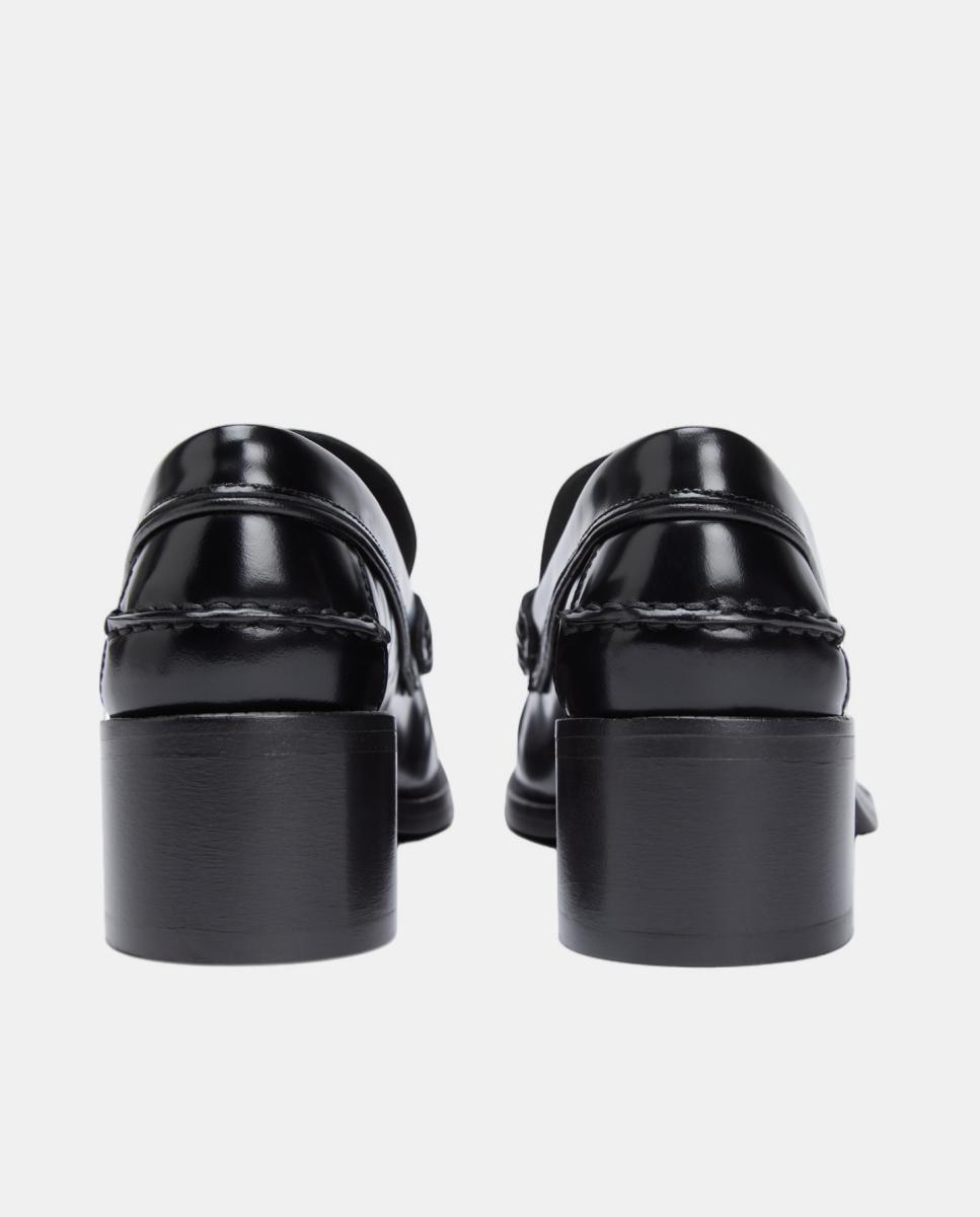 Mocassins de Verniz com Salto Preto-5