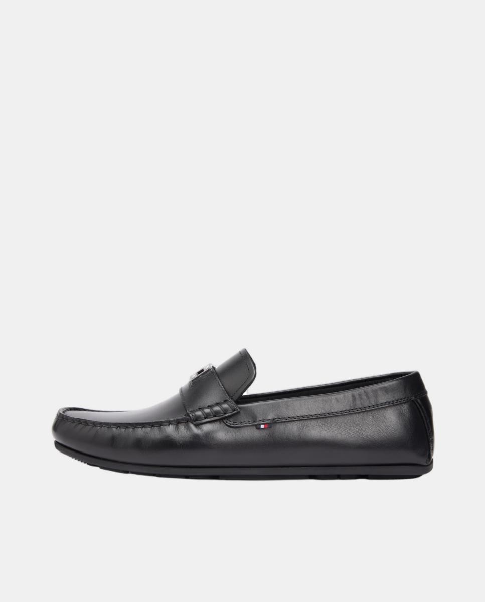 Mocassins em Pele com Adorno Metálico Preto-2