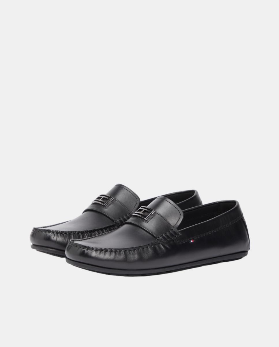 Mocassins em Pele com Adorno Metálico Preto-4