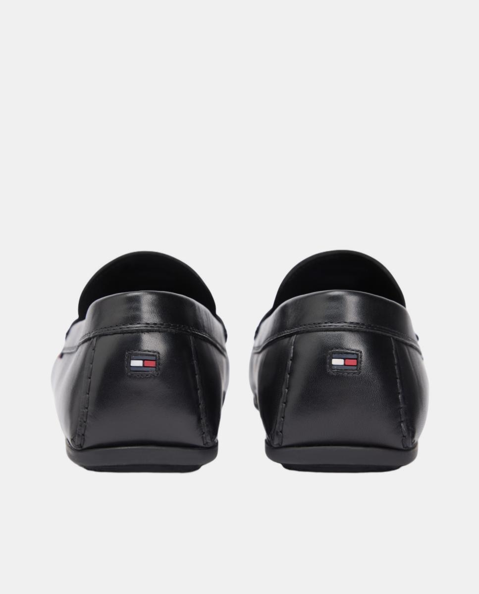 Mocassins em Pele com Adorno Metálico Preto-5