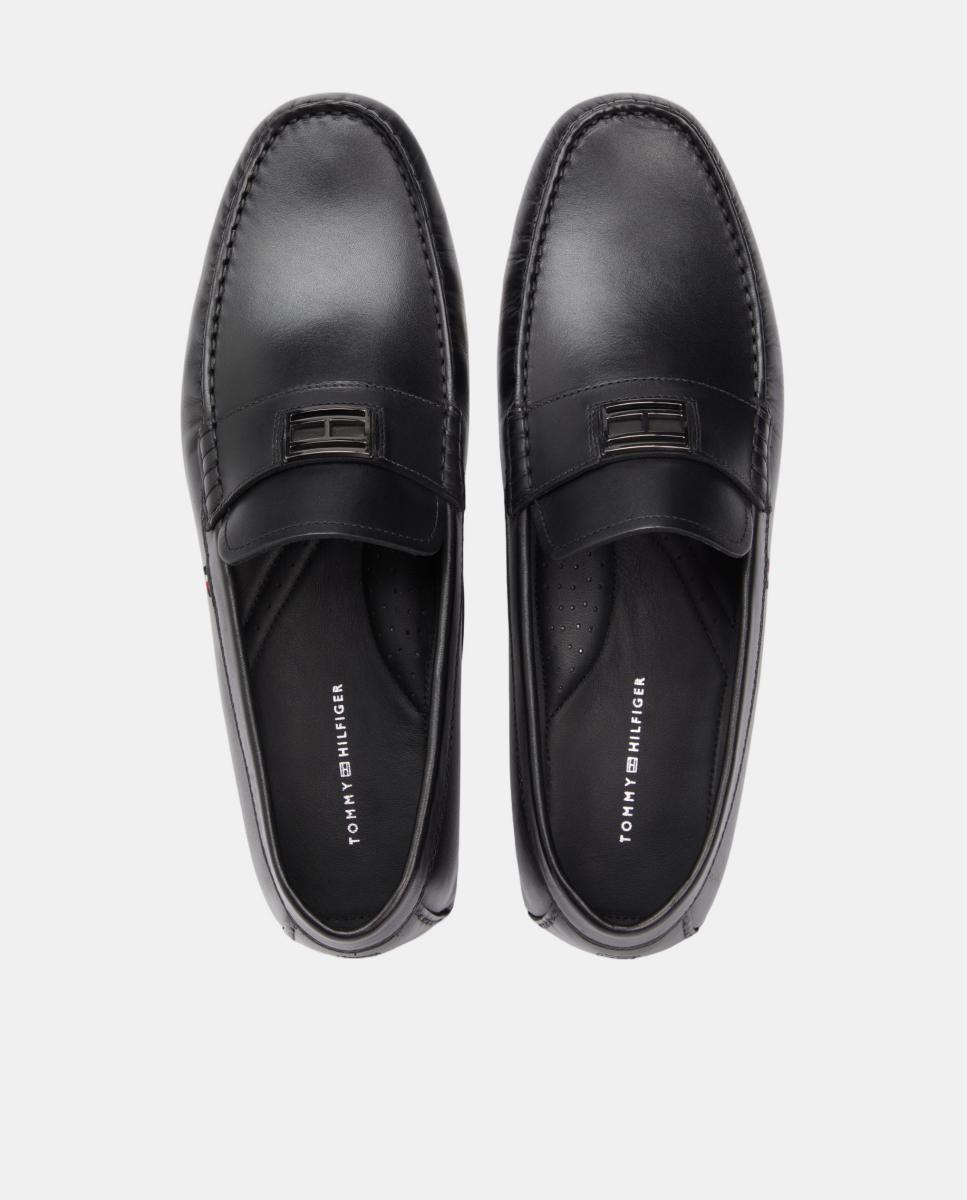 Mocassins em Pele com Adorno Metálico Preto-6