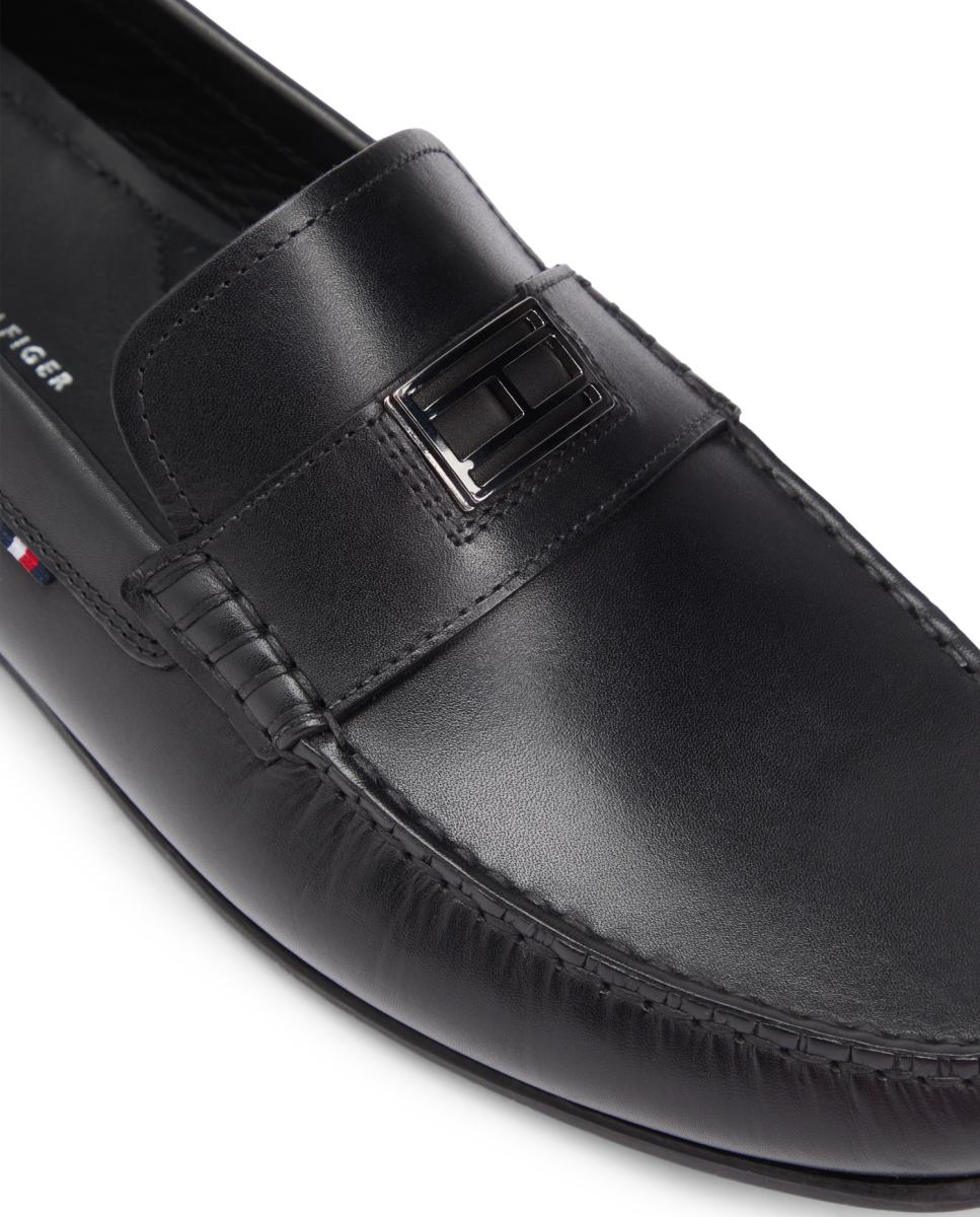 Mocassins em Pele com Adorno Metálico Preto-7