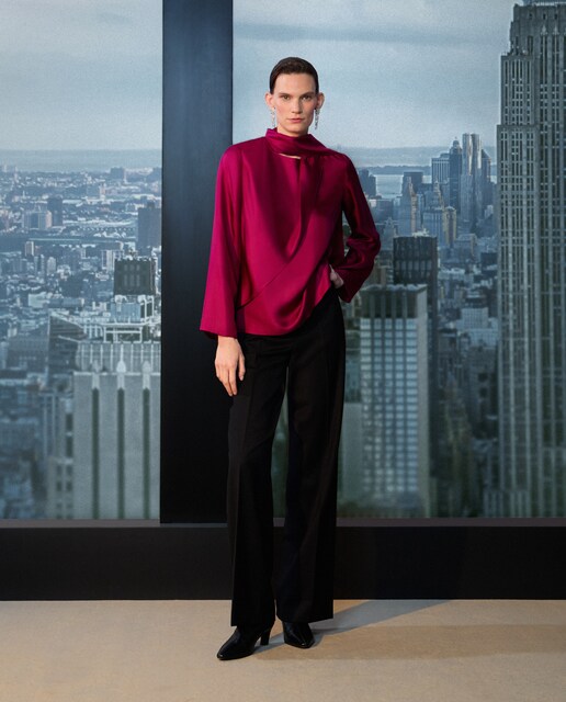 Imagem 0 de Blusa 100% Seda com Laço