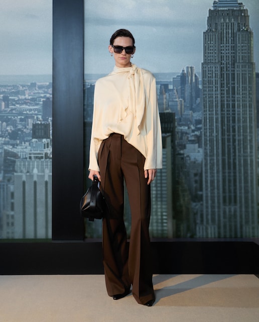 Imagen 0 de Blusa de mujer con cuello lazada