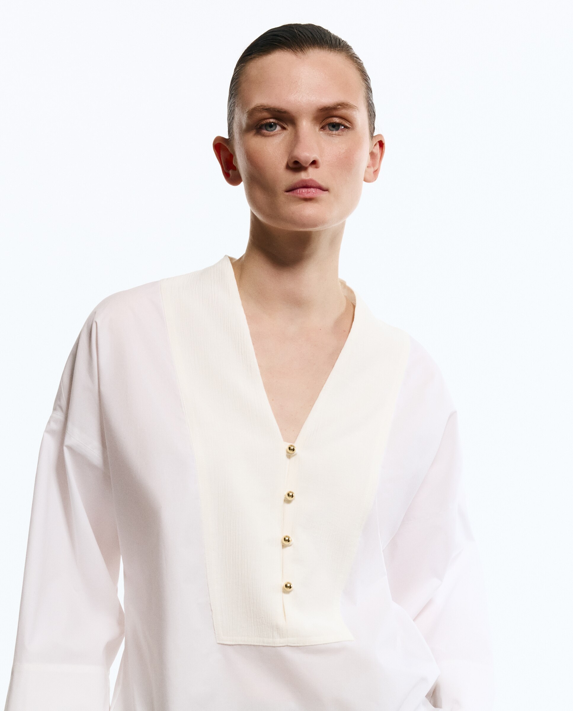 Blusa com Decote em Bico e Peitilho Branco-3