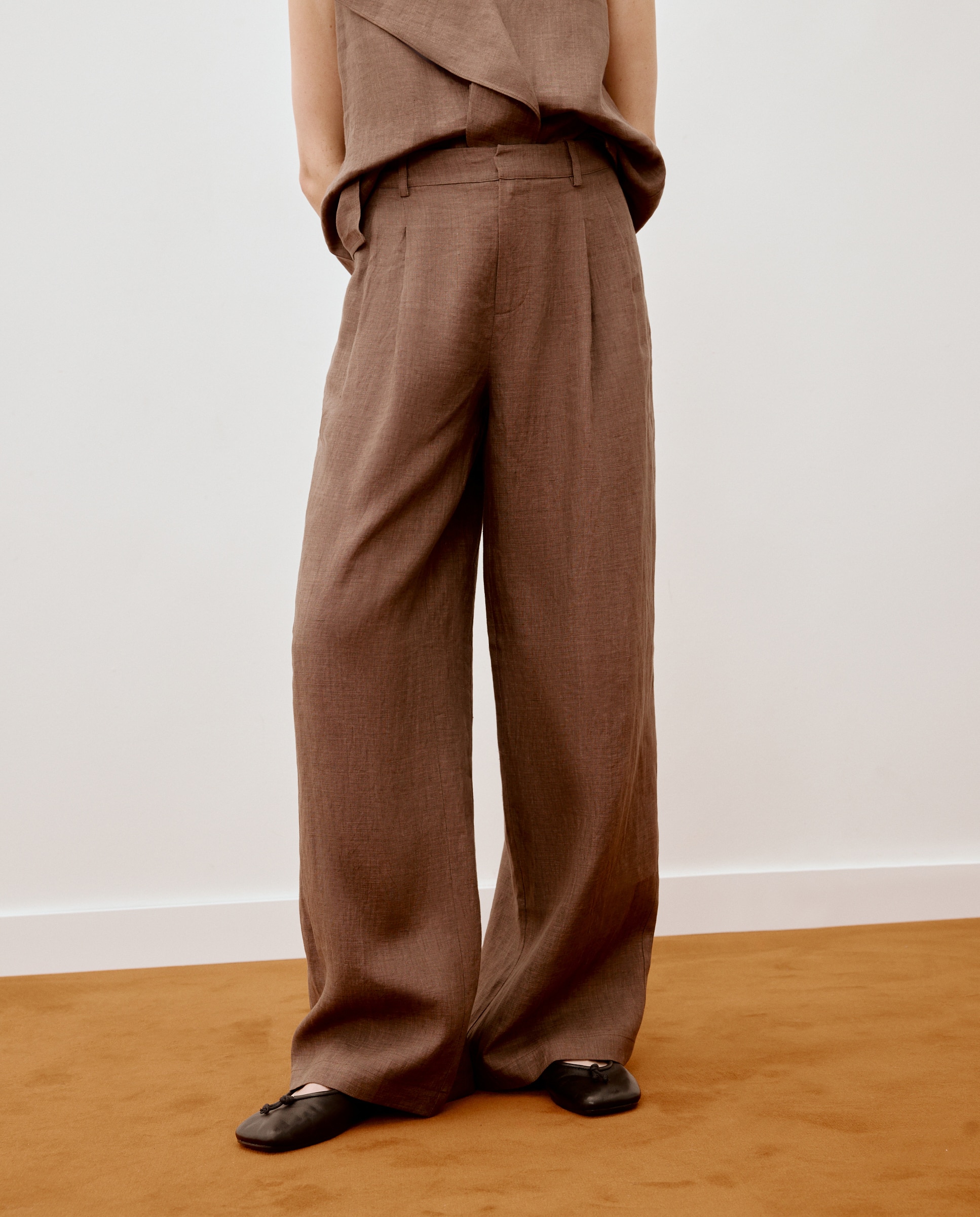 Pantalón de mujer ancho de lino con pliegues - Woman Limited El Corte Inglés - Marrón Marrón-2