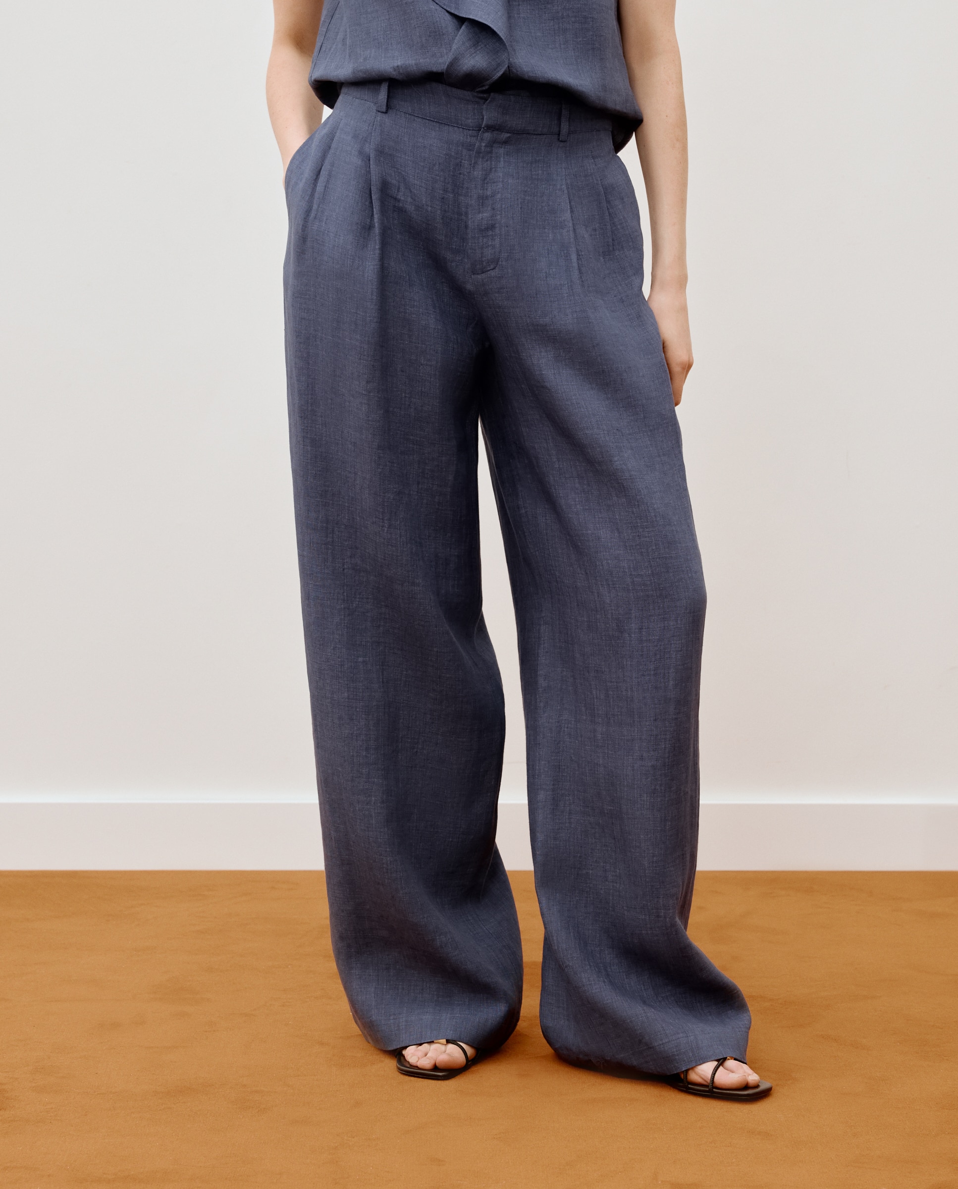 Pantalón de mujer ancho de lino con pliegues - Woman Limited El Corte Inglés - 400 Azul 400 Azul-2