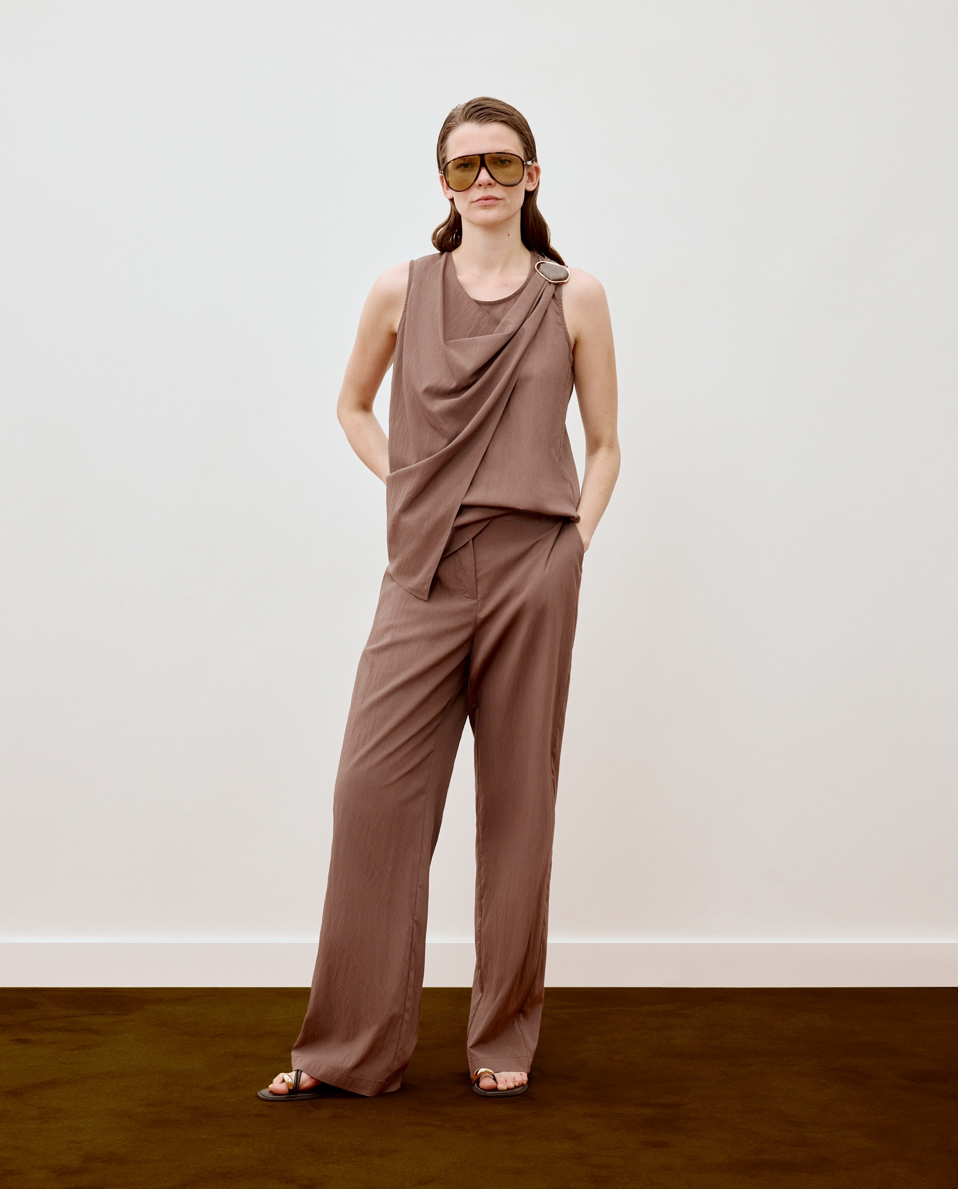 Pantalón ancho fluido con goma de mujer - Woman Limited El Corte Inglés - Visón oscuro Visón oscuro-1