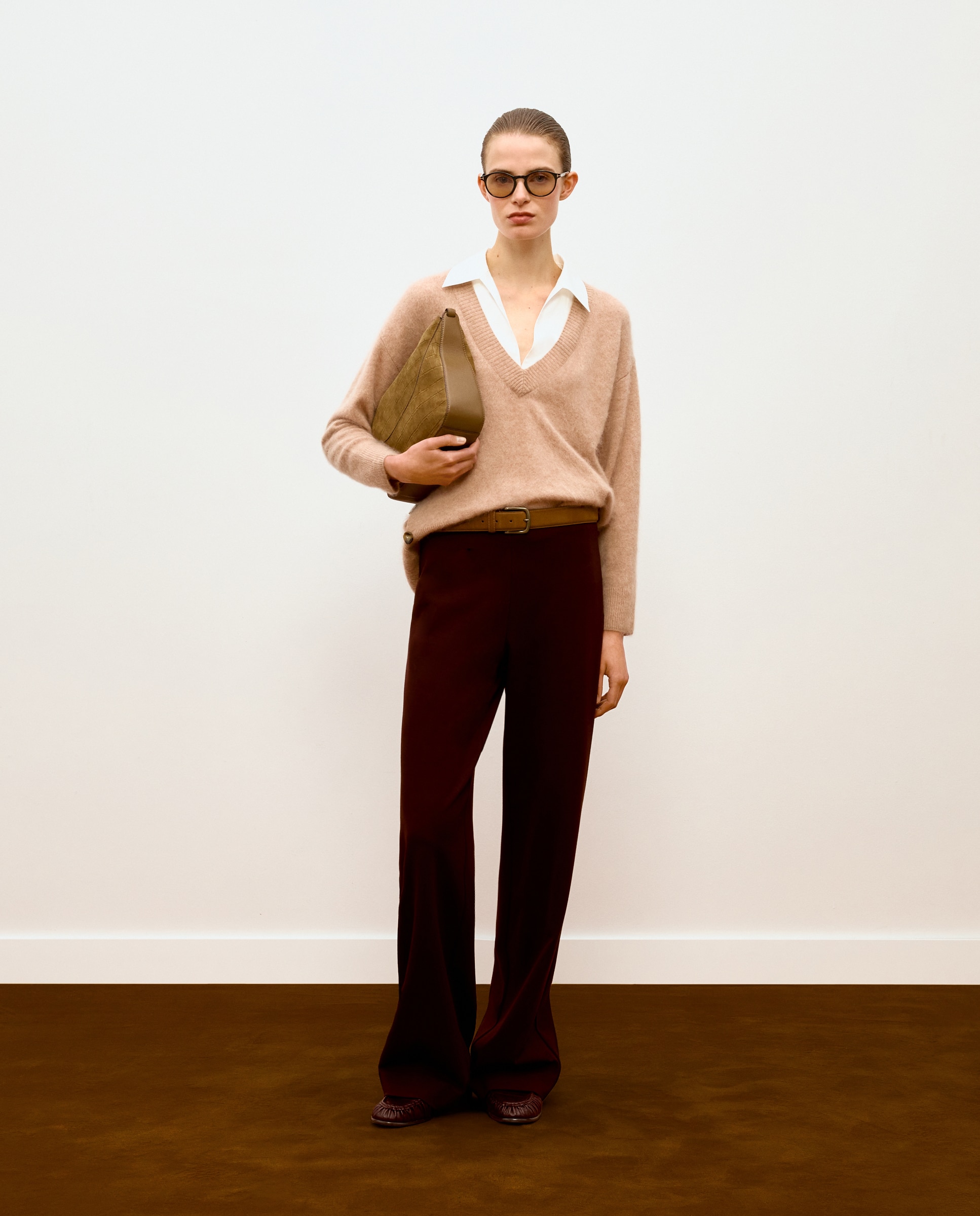 Imagen 1 de Jersey de mujer con cuello pico y camisa combinada - Woman Limited El Corte Inglés - Beige Beige