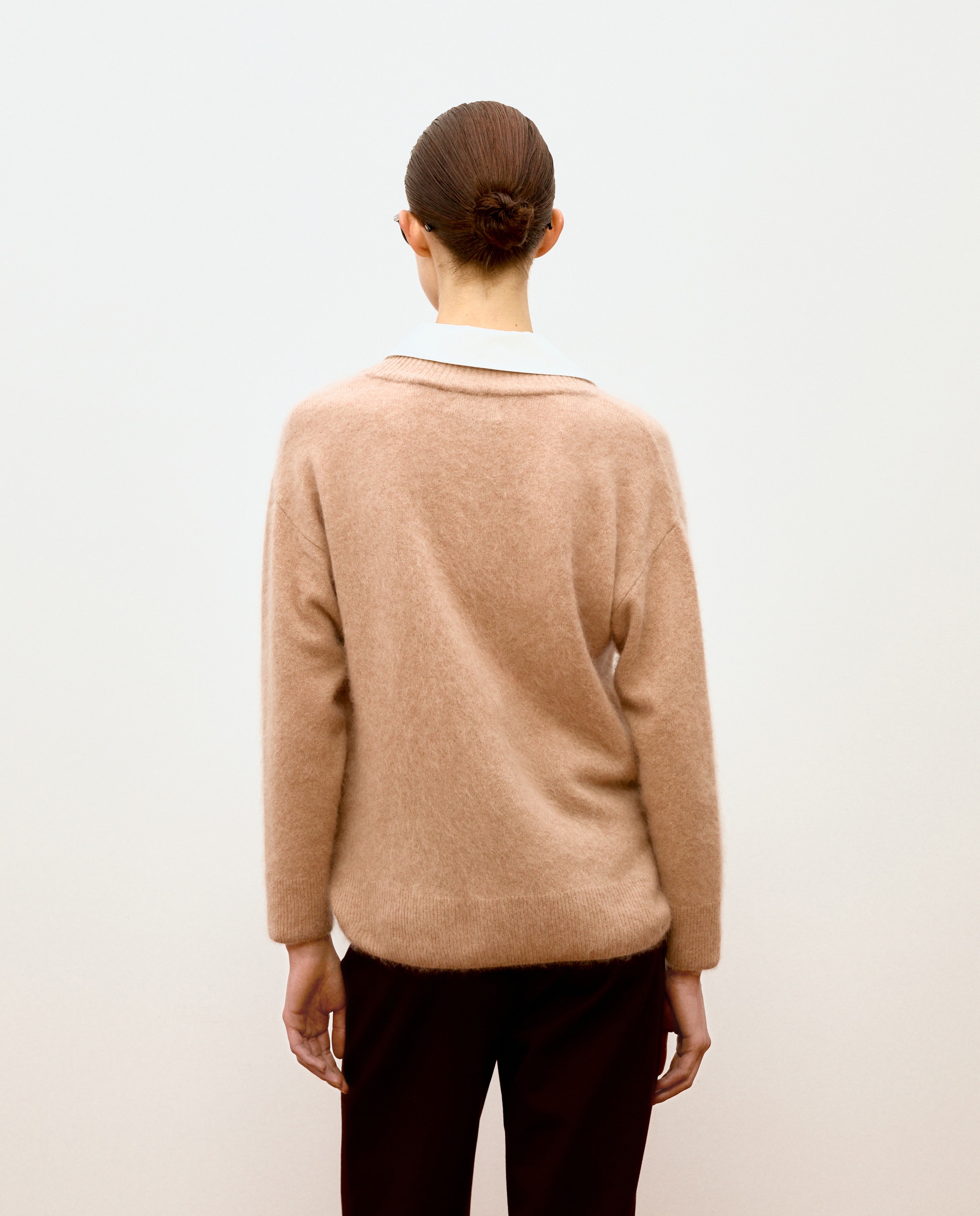 Imagen 3 de Jersey de mujer con cuello pico y camisa combinada - Woman Limited El Corte Inglés - Beige Beige