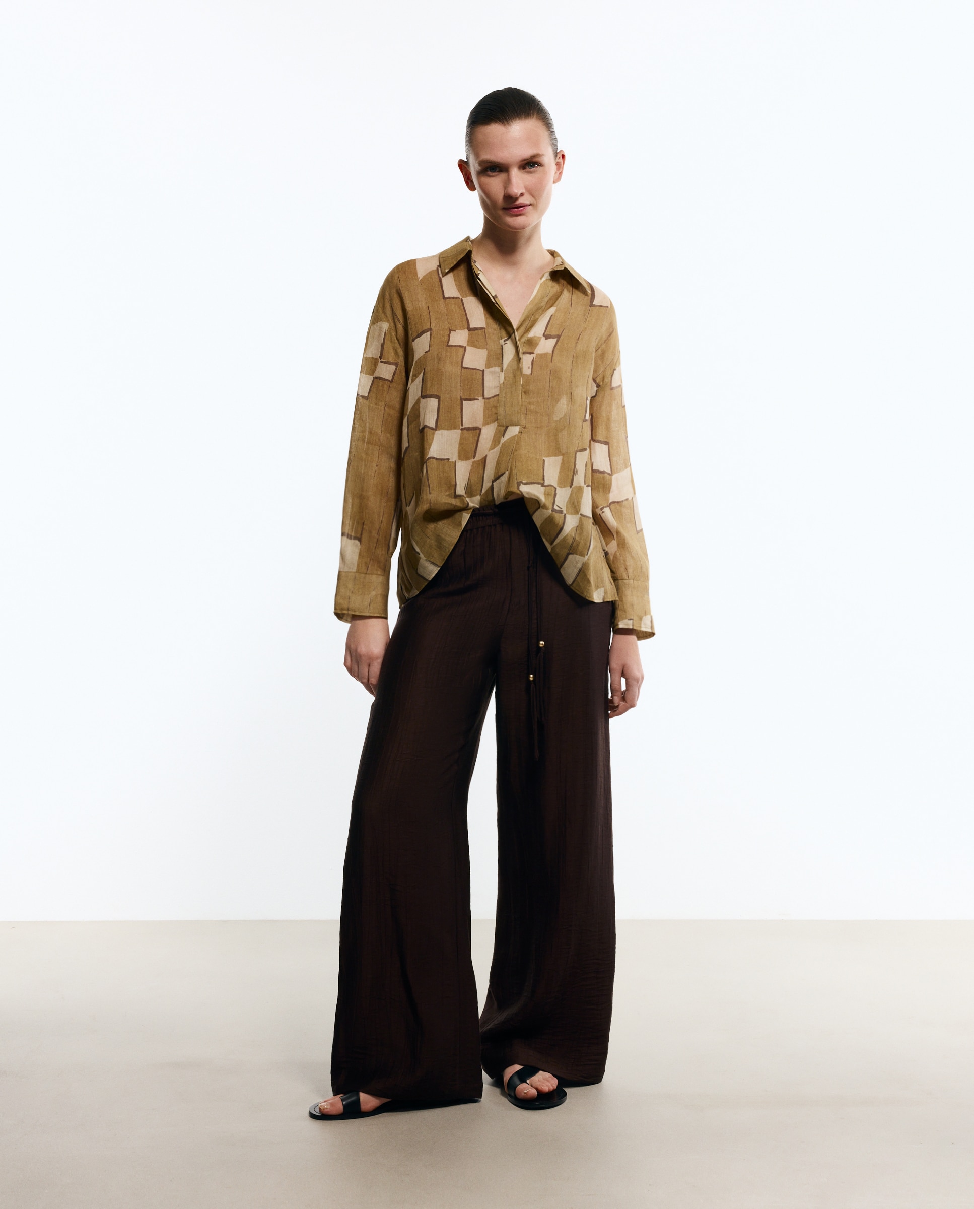 Imagem 0 de Camisa com Colarinho de Camisa