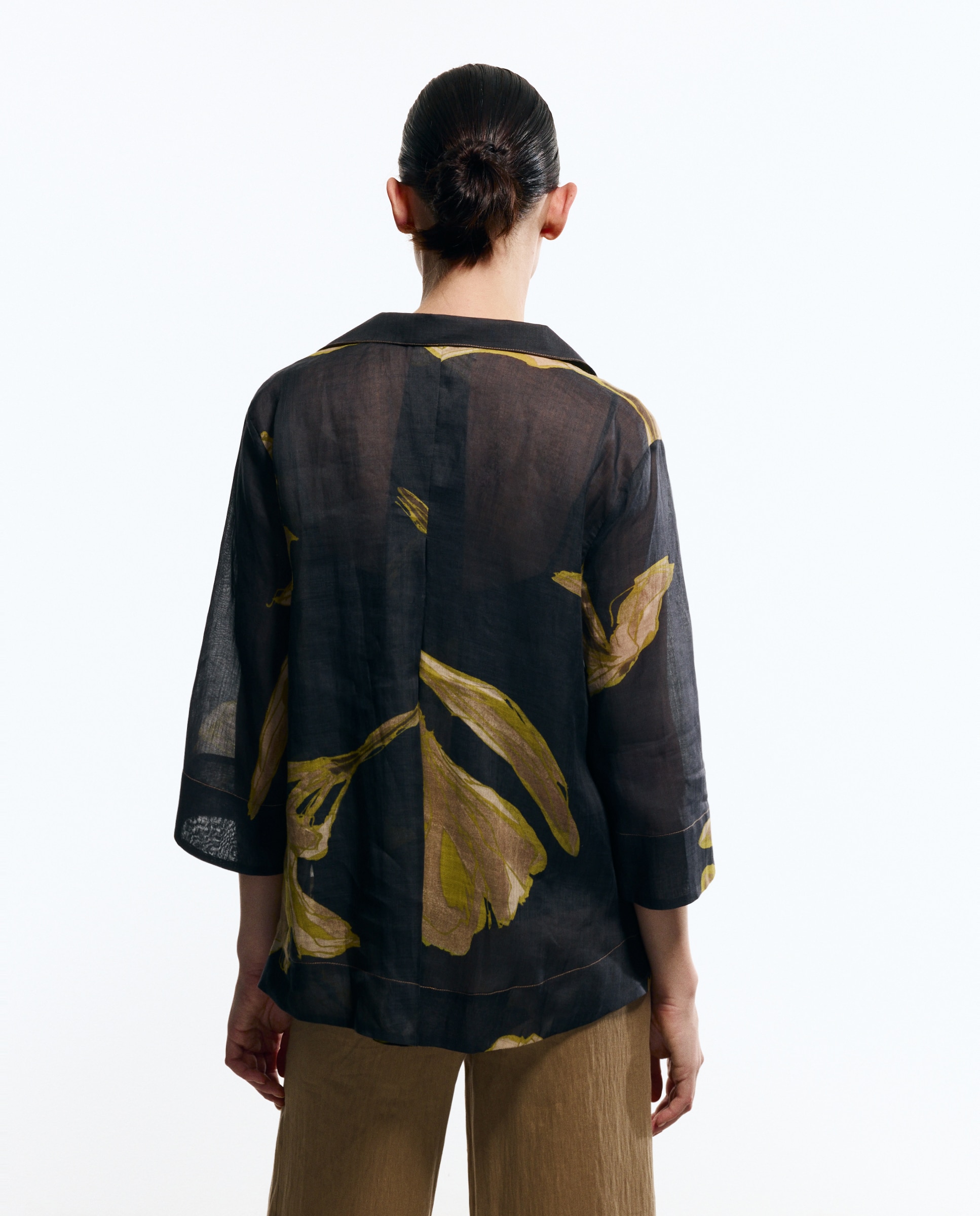Blusa com Manga 3/4 e Decote em Bico Verde-4