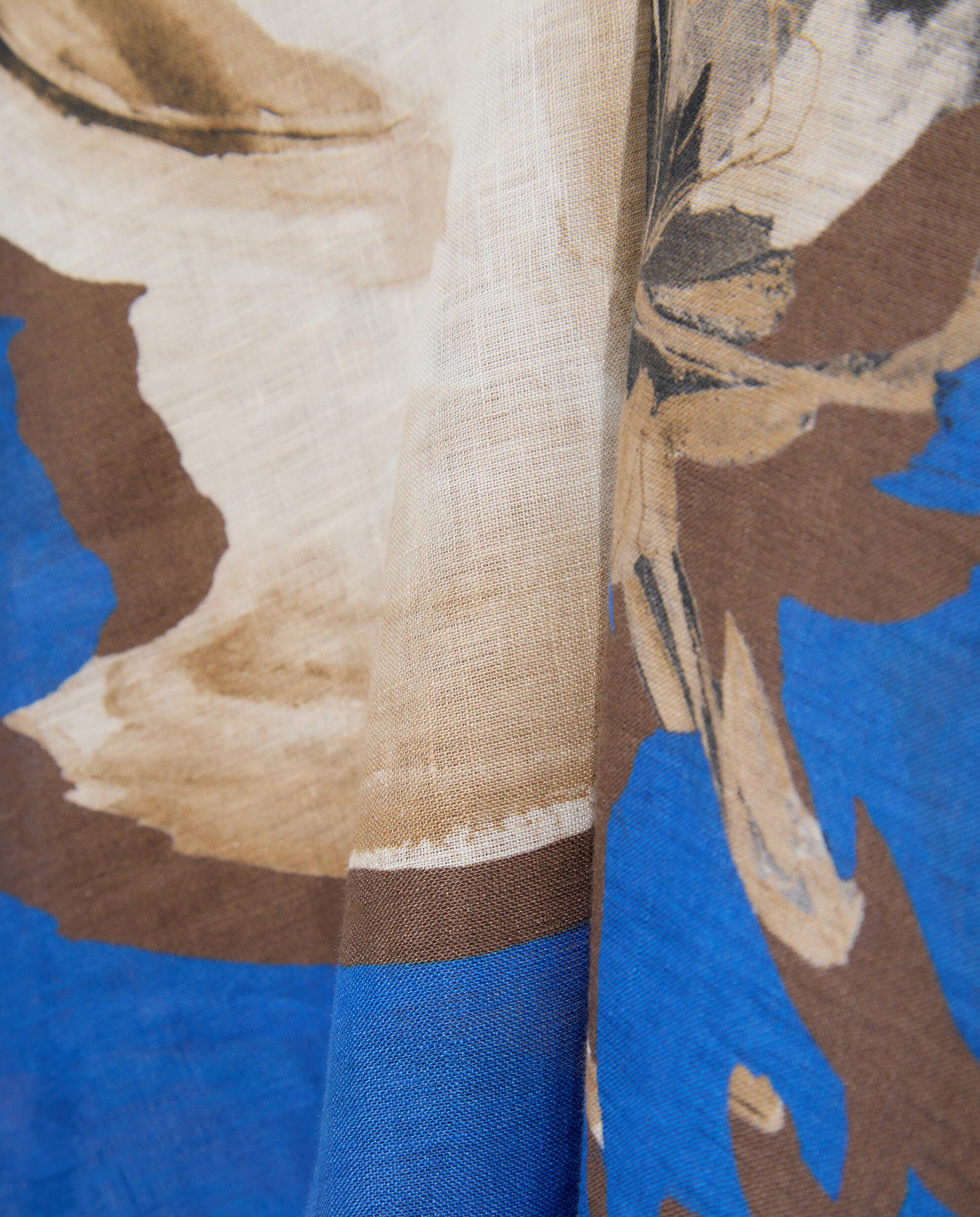 Blusa com Decote em Bico e Estampado Floral Azul-5
