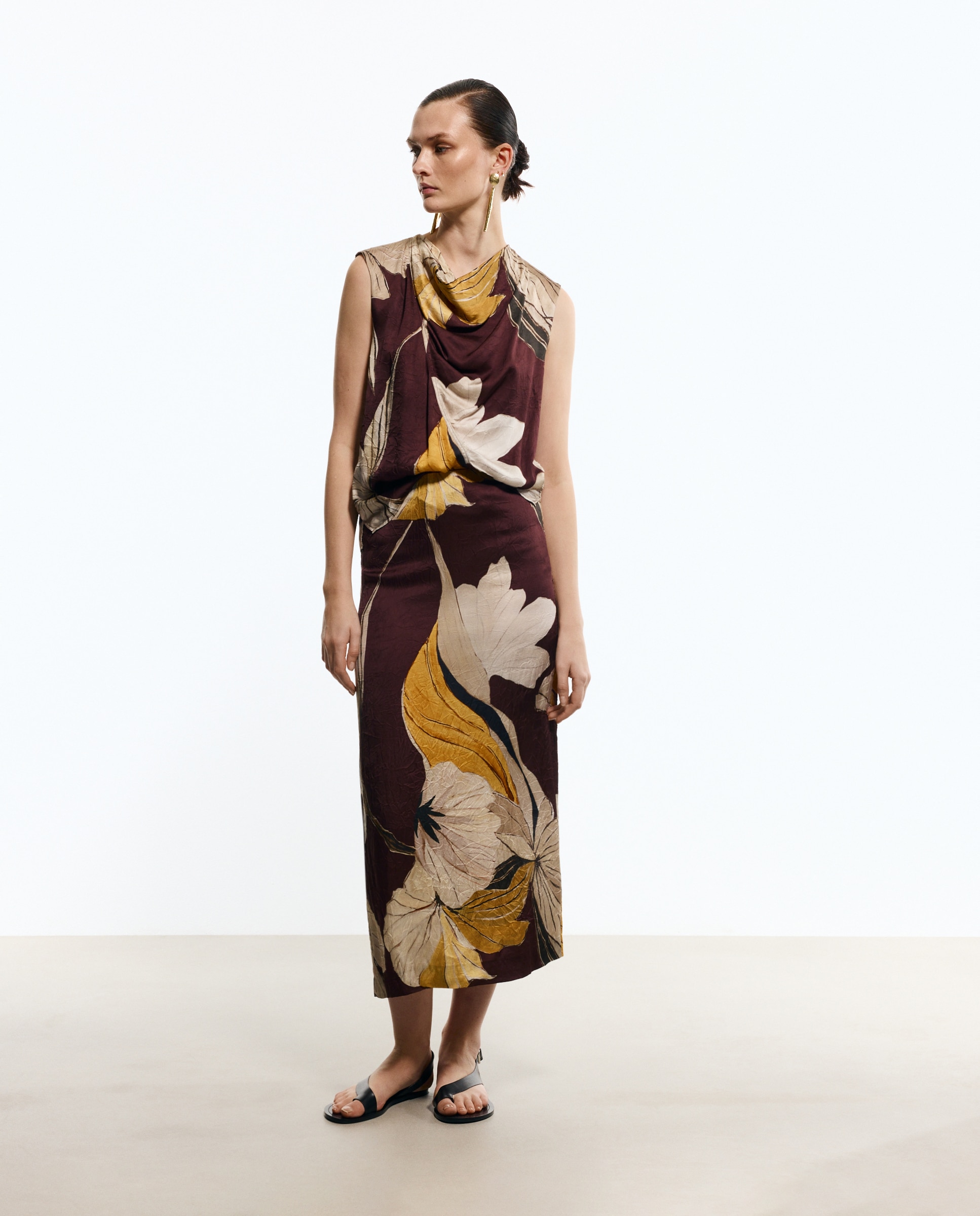 Saia Midi com Estampado Floral e Textura Vermelho-1