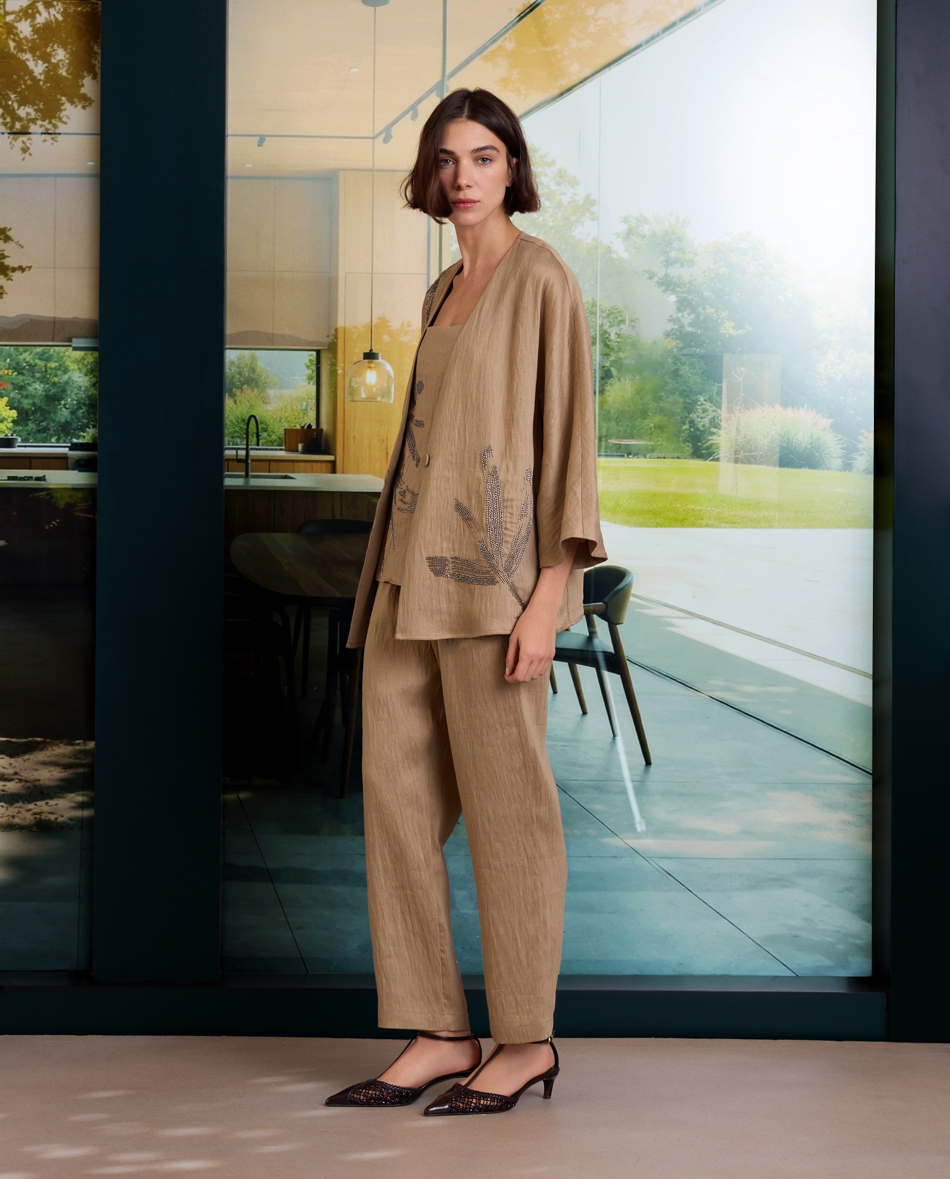 Kimono Enrugado e Bordado Bege-2