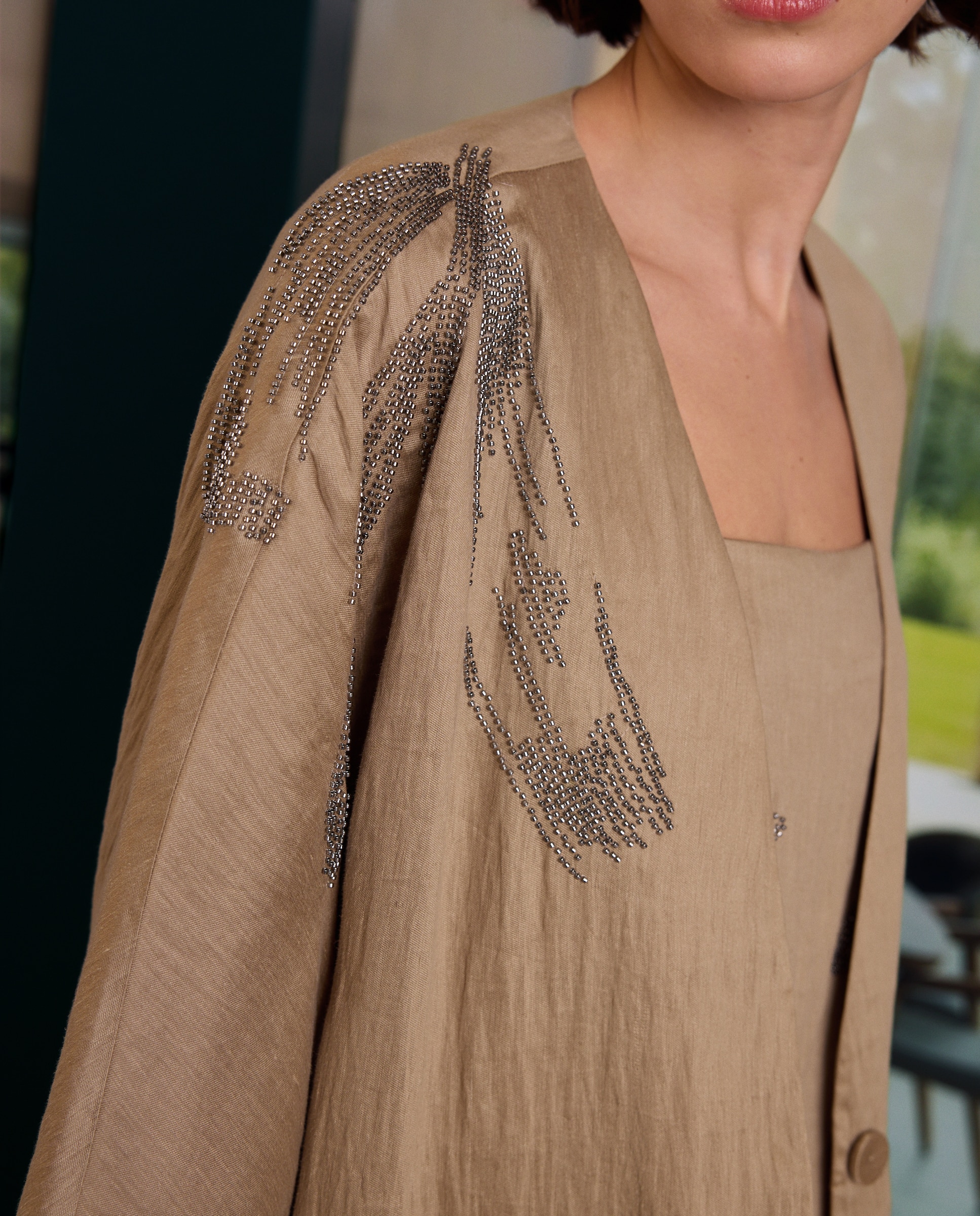 Kimono Enrugado e Bordado Bege-3