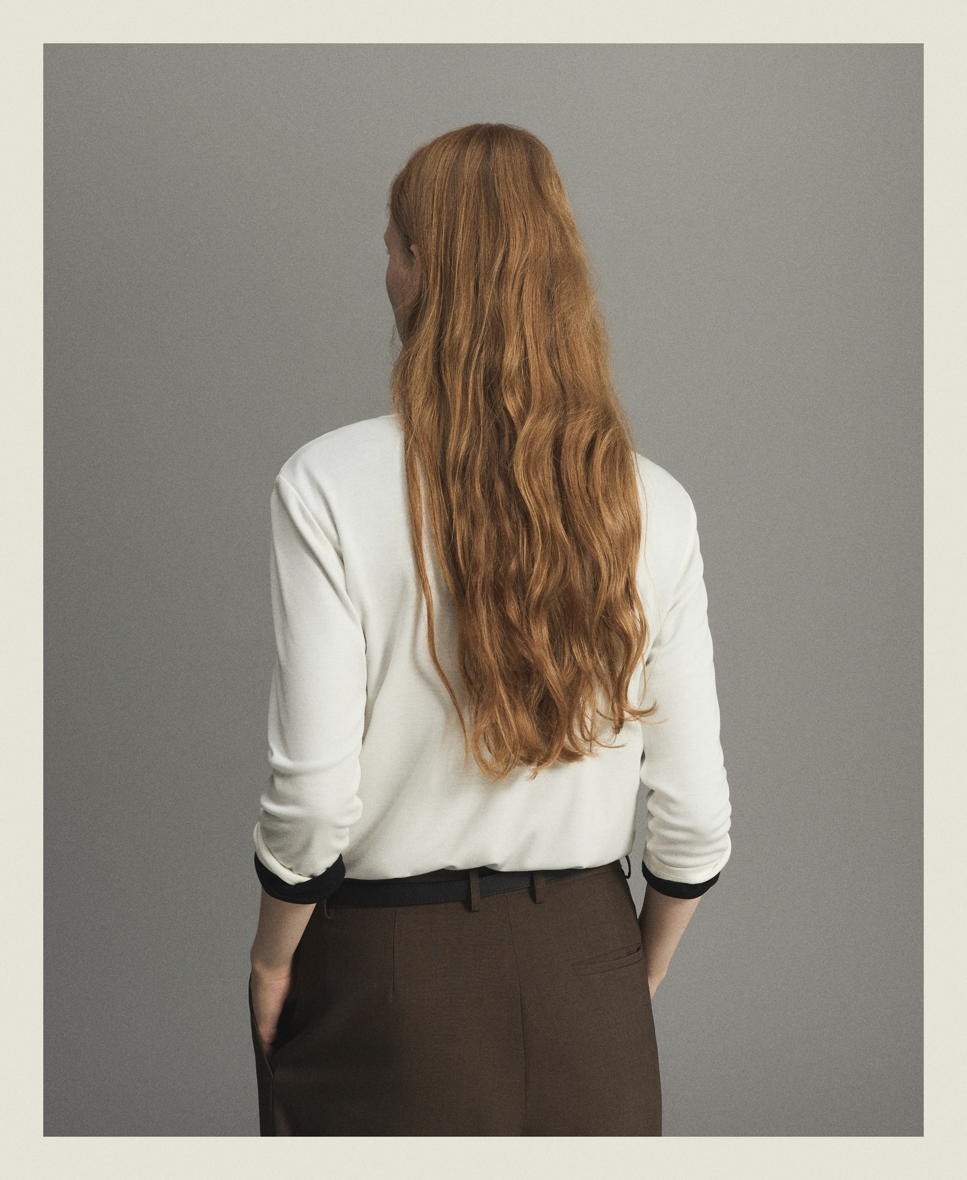 Imagen 3 de Camiseta de mujer con manga larga y tejido combinado - Woman Limited El Corte Inglés - 120 Crudo 120 Crudo