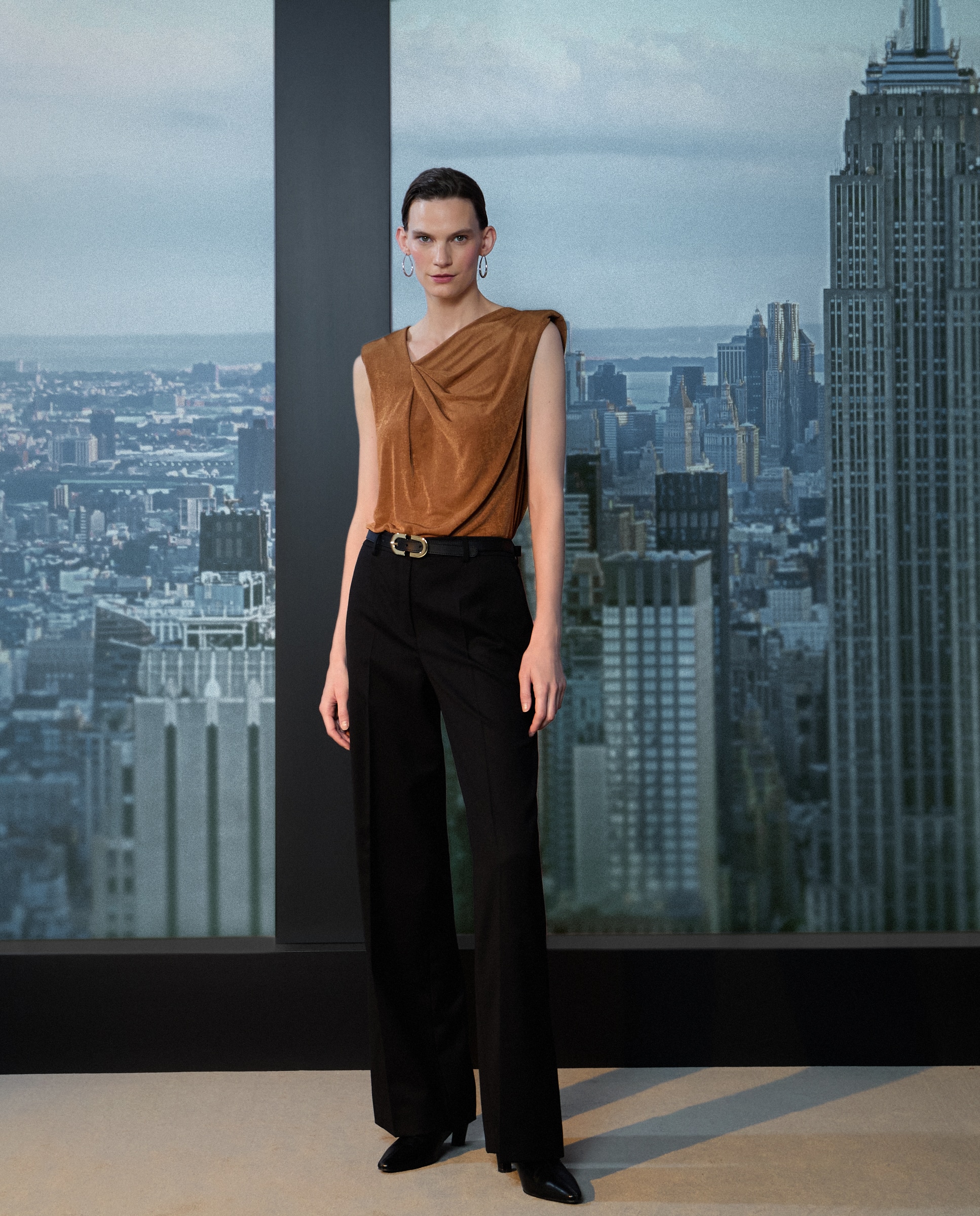 T-shirt Lisa sem Mangas Ouro-1