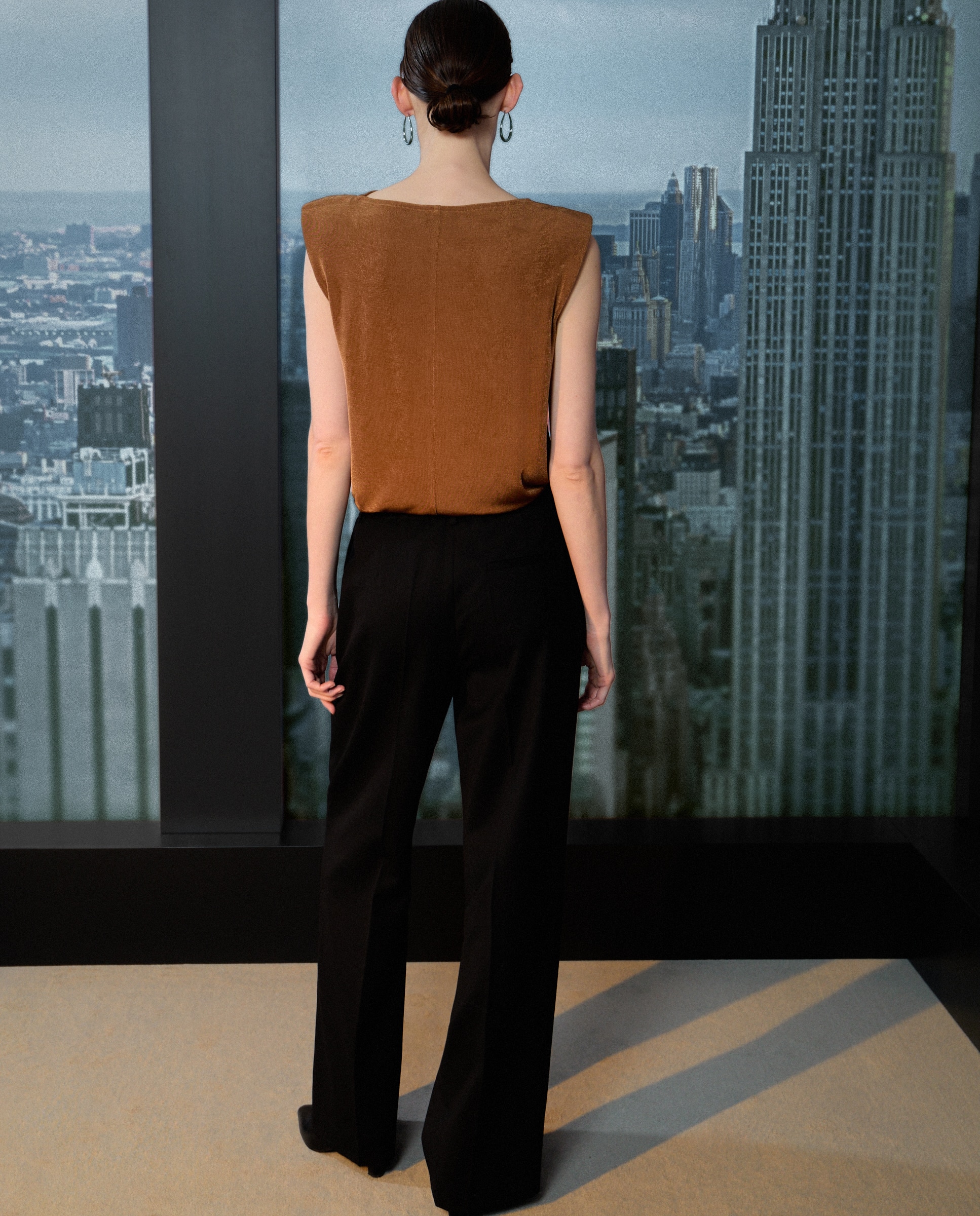 T-shirt Lisa sem Mangas Ouro-3