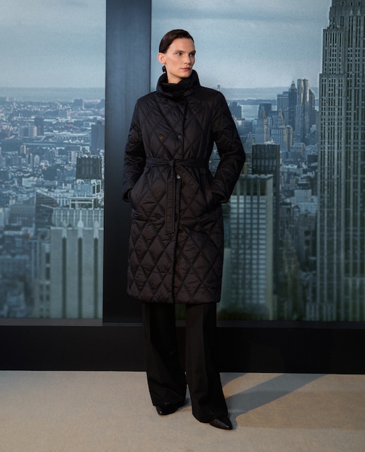 Imagen 0 de Abrigo acolchado liso largo de mujer