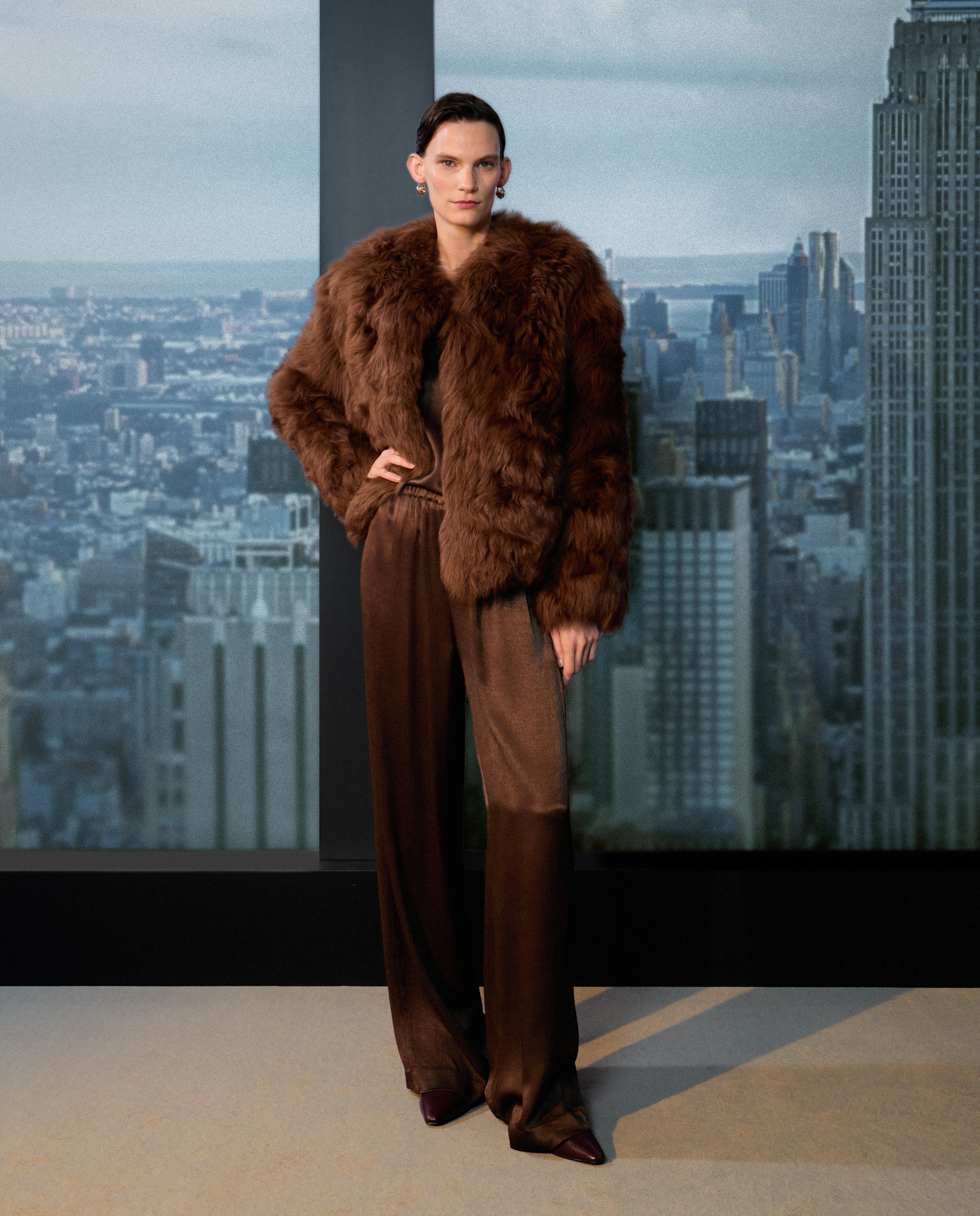 Casacão Comprido com Pelo de Cordeiro Castanho-4