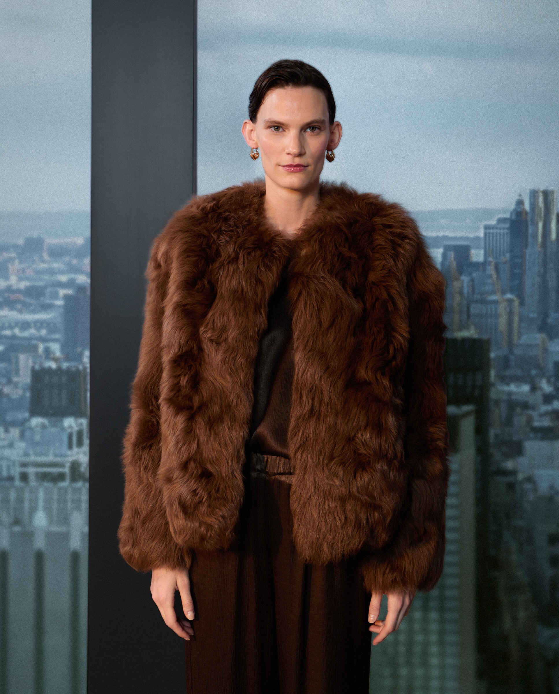 Casacão Comprido com Pelo de Cordeiro Castanho-5