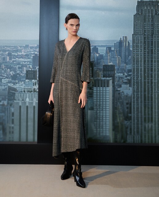 Imagen 0 de Vestido de cuadros con cuello pico