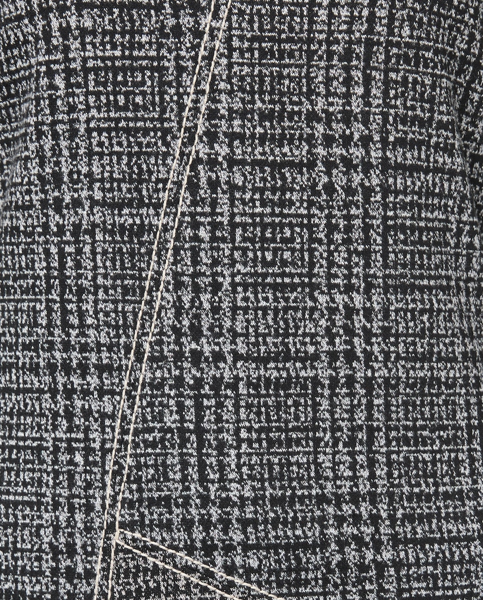 Vestido aos Quadrados com Decote em Bico Preto-5