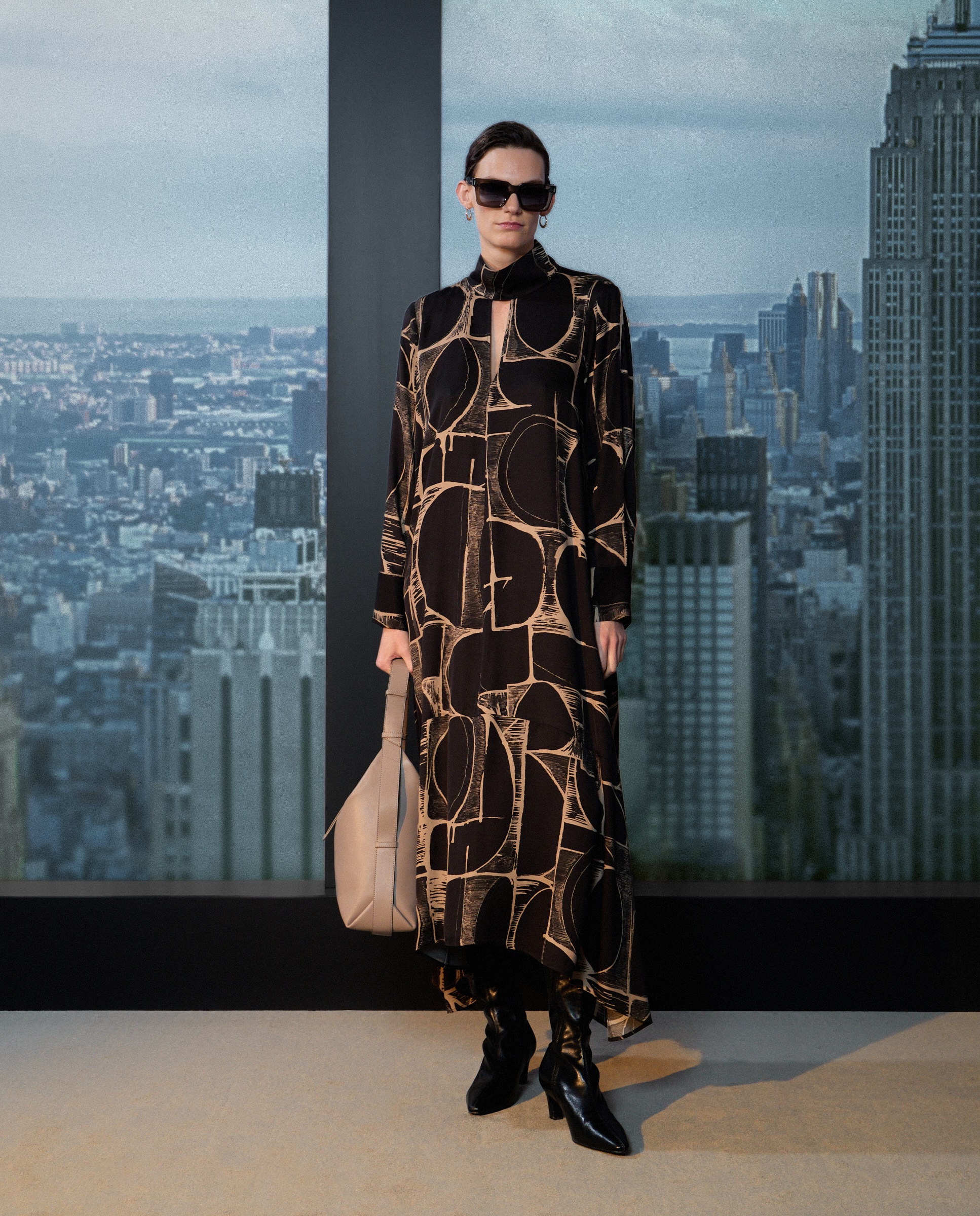 Imagem 0 de Vestido Midi com Estampado de Letras