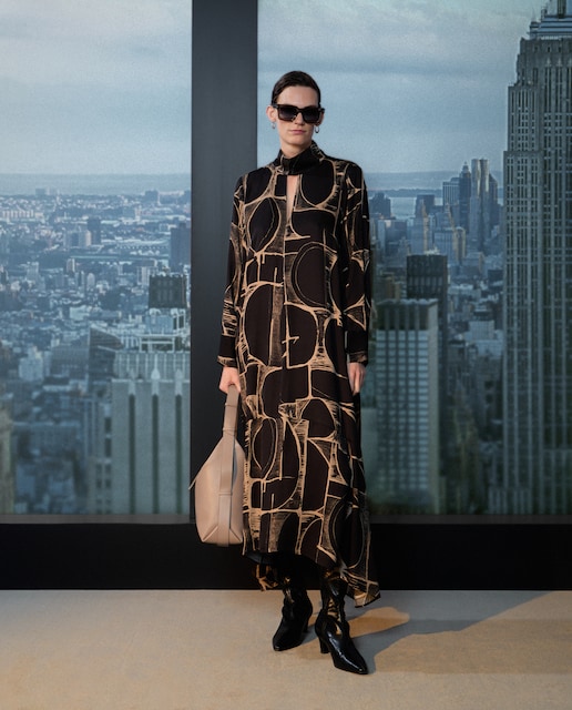 Imagen 0 de Vestido midi estampado letras