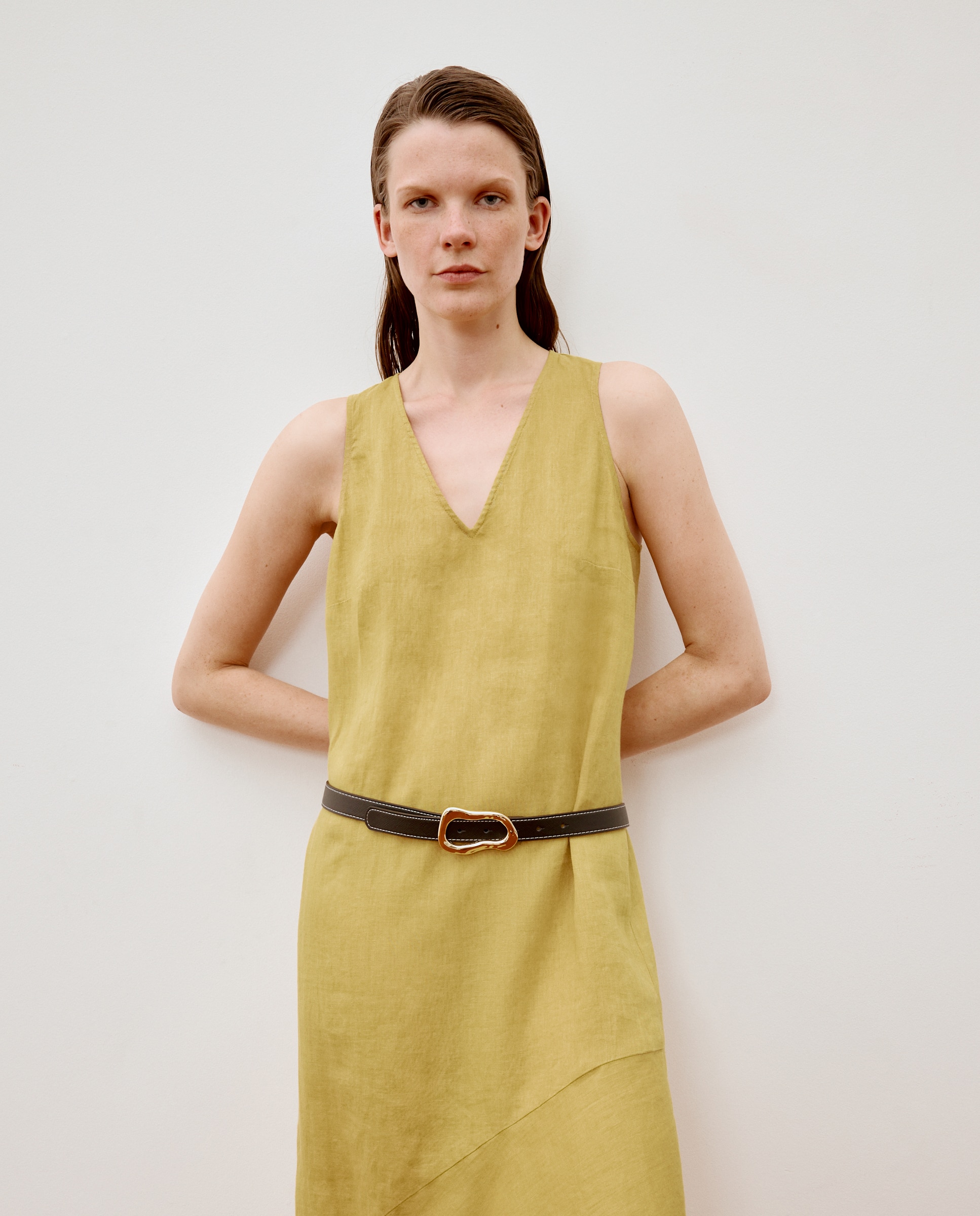 Vestido sem mangas e com decote em bico 300 Amarelo-2