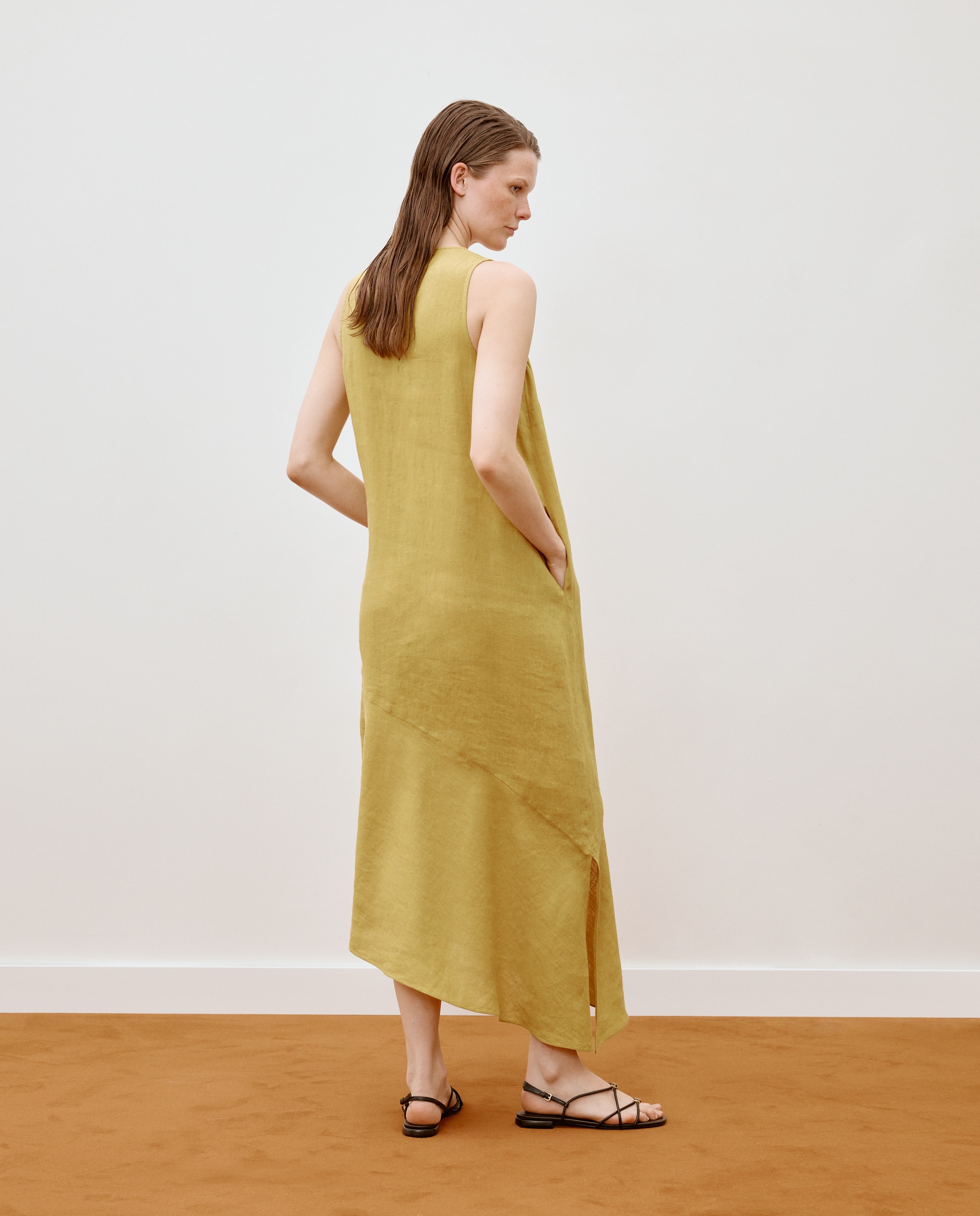 Vestido sem mangas e com decote em bico 300 Amarelo-3