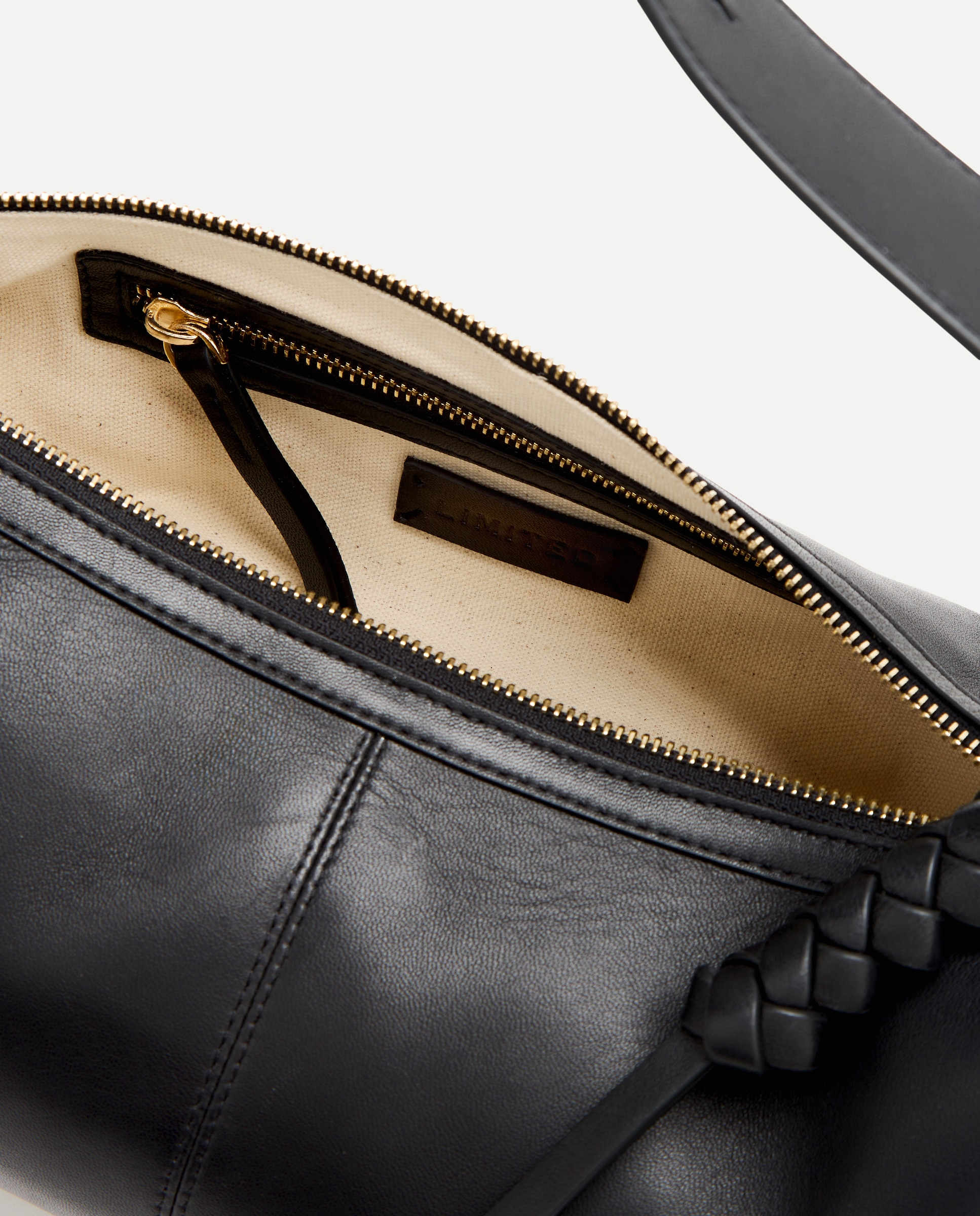 Mala a Tiracolo em Pele Preto-5