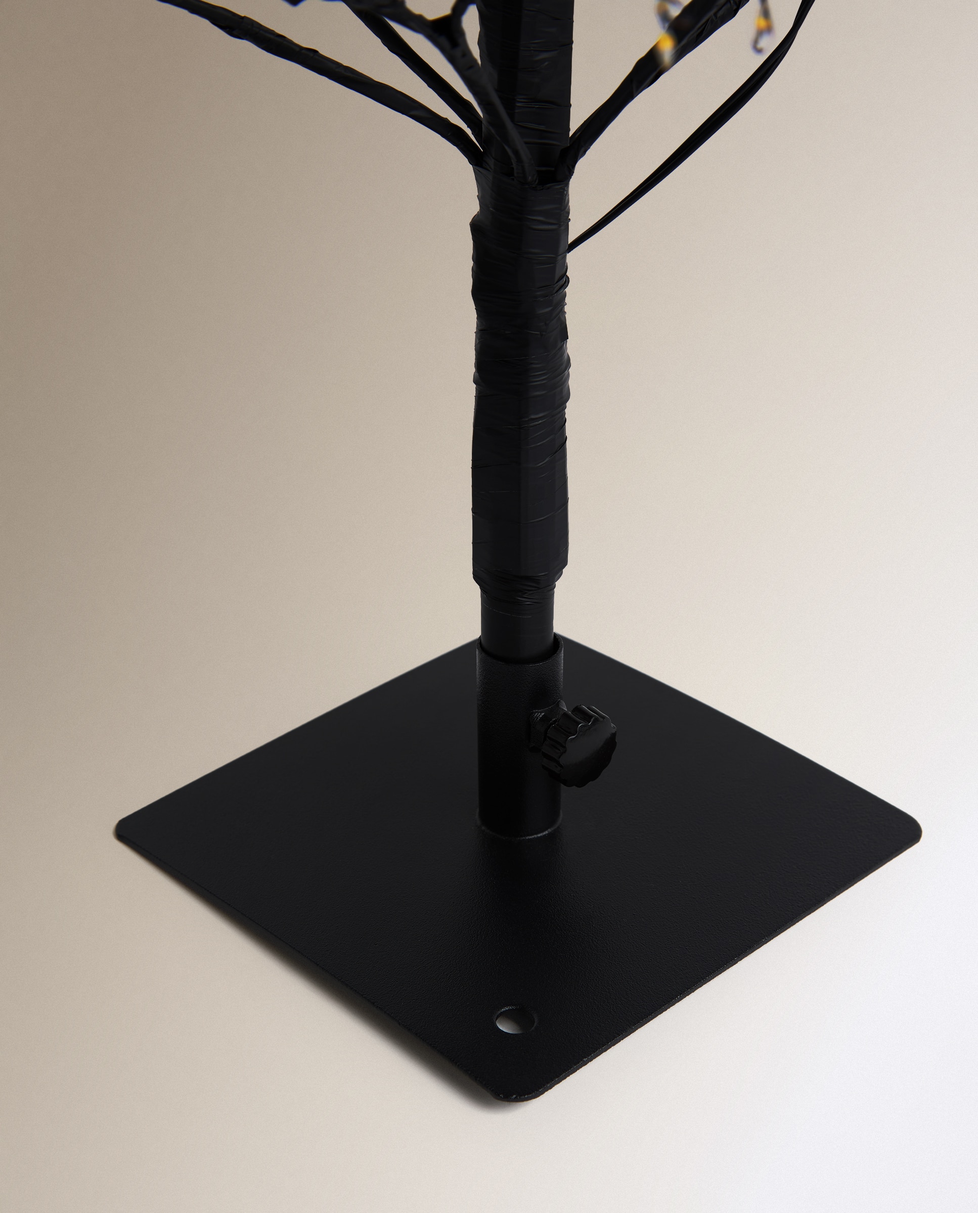 Árvore de Mesa com Luz LED Isola Natal Preto-4