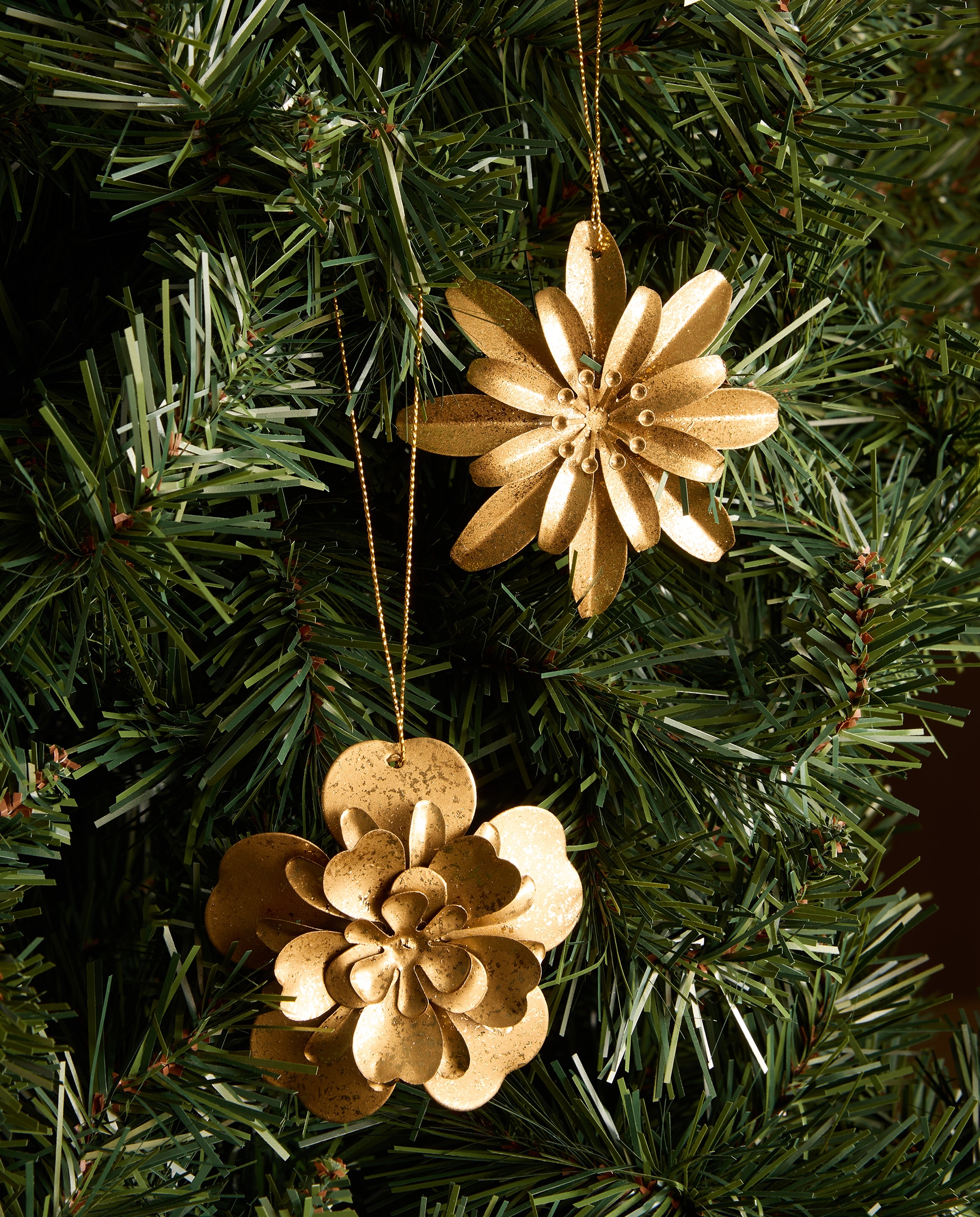 Imagen 0 de Set de 2 colgantes de metal Flores doradas Navidad Dorado