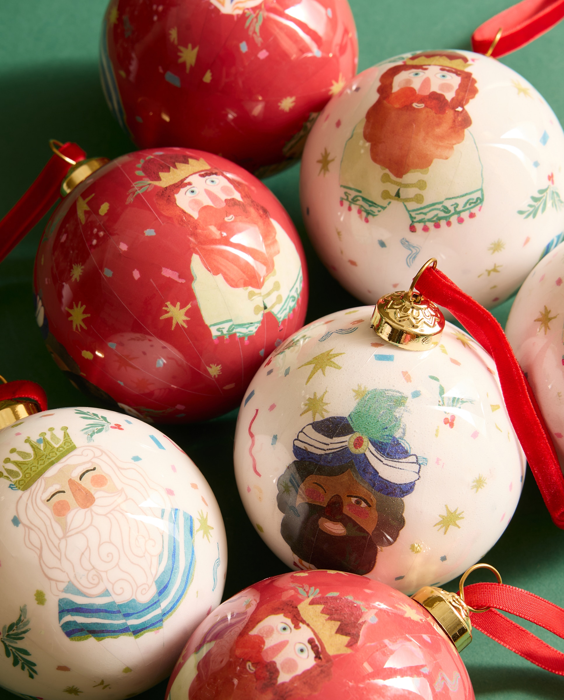 Imagen 0 de Set de 14 bolas de papel maché Reyes Magos Navidad Multicolor