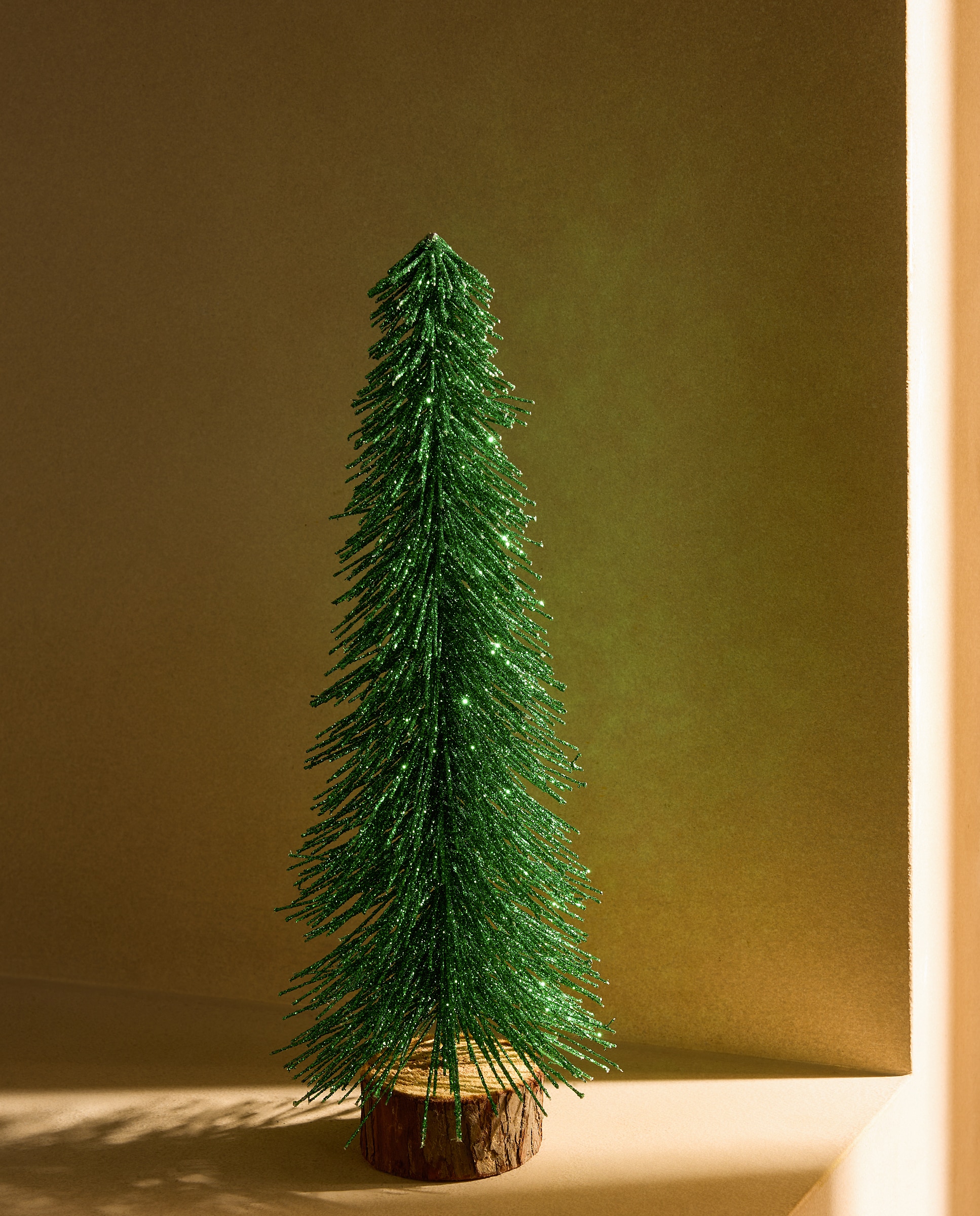 Imagem 0 de Árvore de Mesa com Base de Madeira Natal
