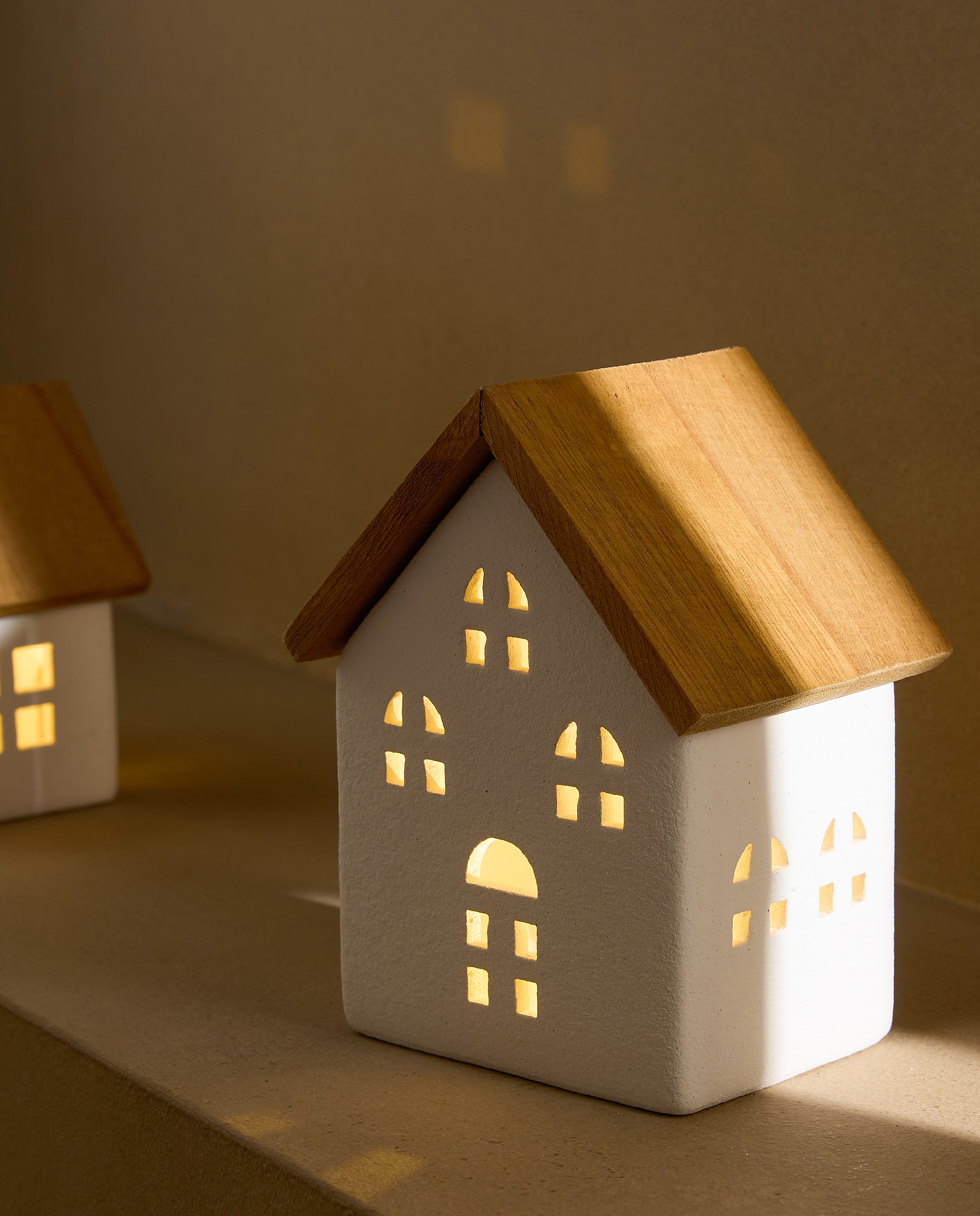 Imagem 0 de Figura Casa de Cerâmica com Luz LED Natal