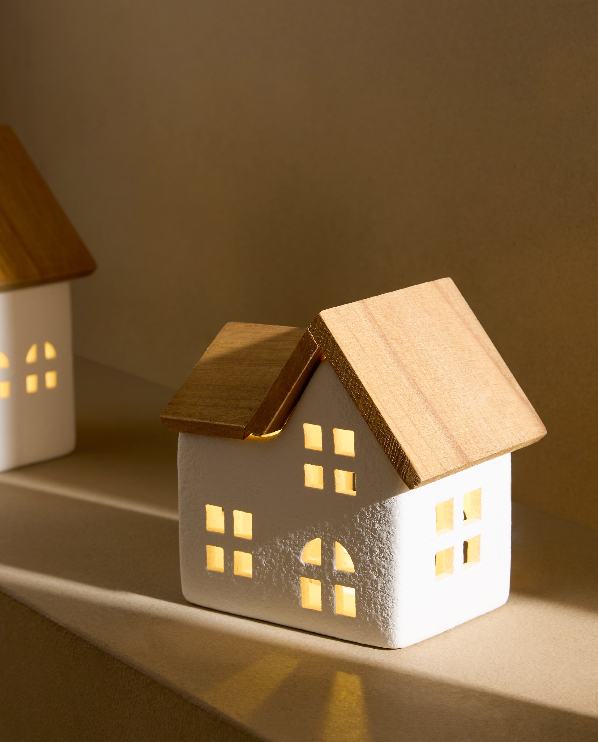Imagen 1 de Figura Casa doble de cerámica con luz LED Navidad Blanco