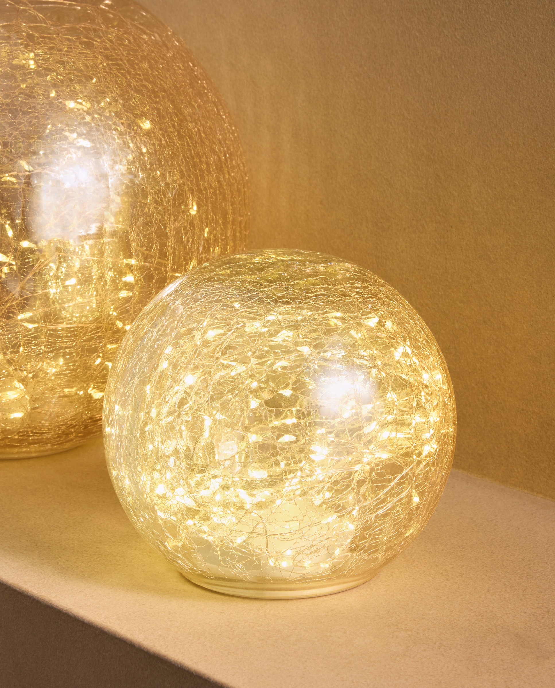 Imagem 0 de Figura Bola de Cristal com 200 Luzes LED Natal