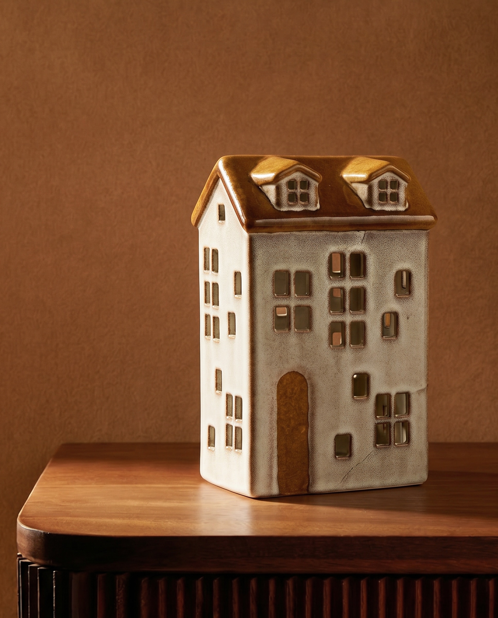 Imagen 0 de Figura Casa de cerámica ancha con luz LED Navidad Marrón