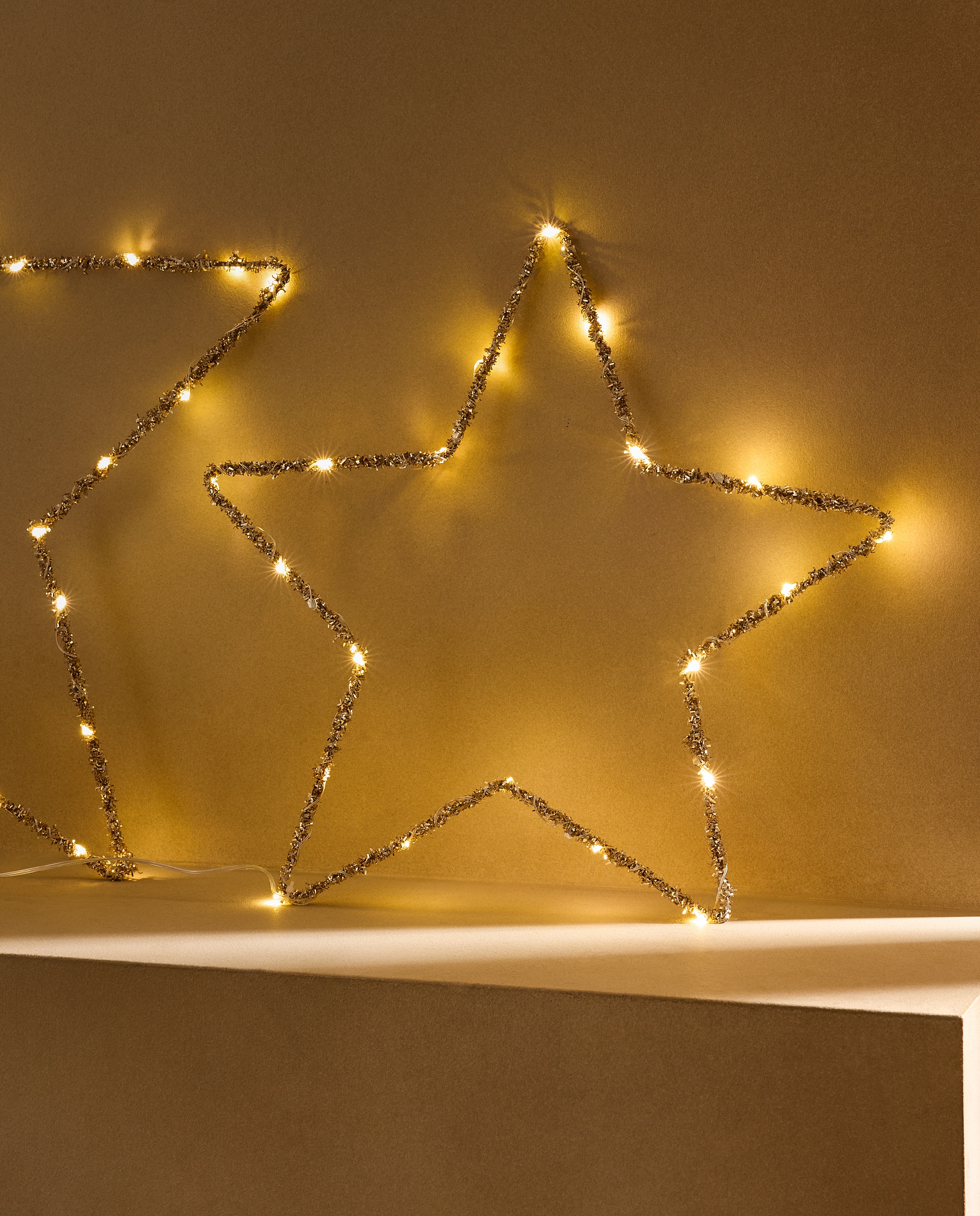 Imagem 0 de Estrela de Grinalda Dourada com Luz LED