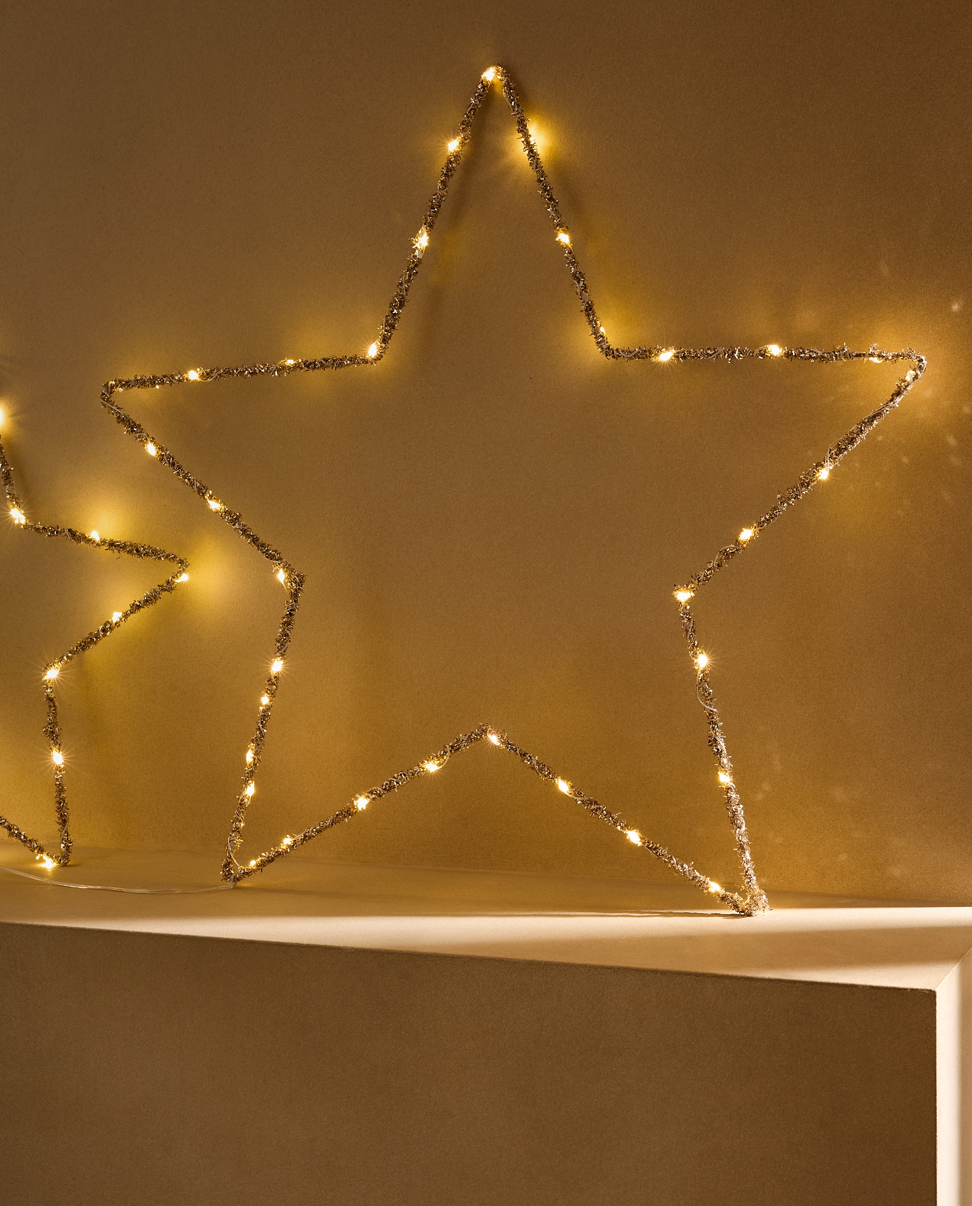 Imagem 0 de Estrela de Grinalda Dourada com Luz LED