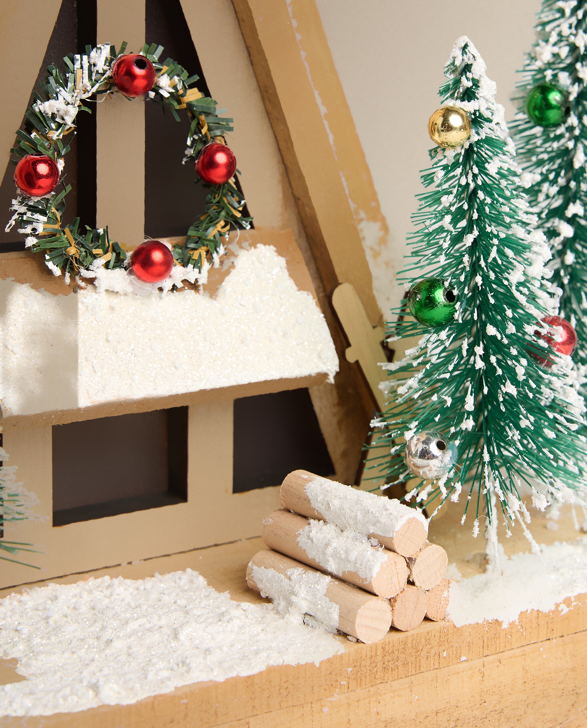 Figura Casa de madera nevada con luz LED Navidad - Natural Natural-4