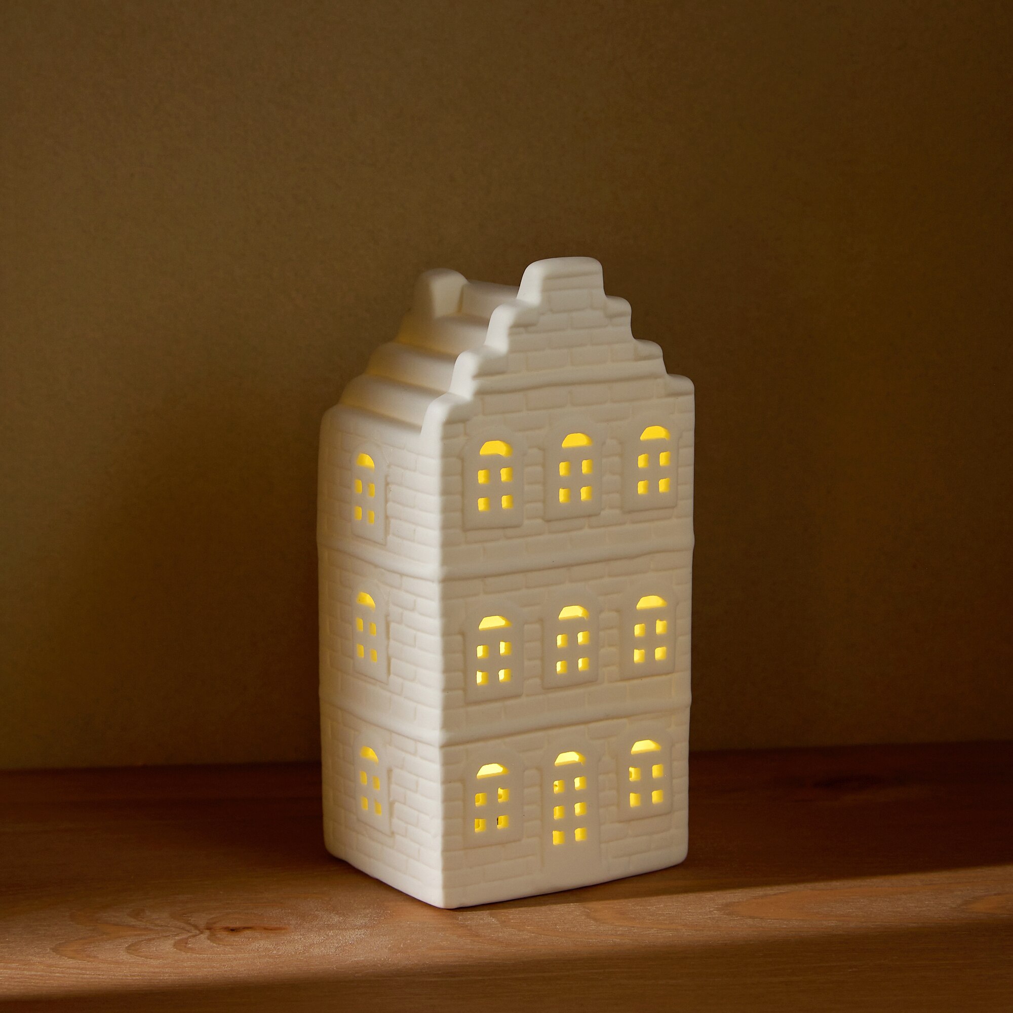 Imagem 0 de Figura Casa Holandesa de Cerâmica com Luz LED Natal