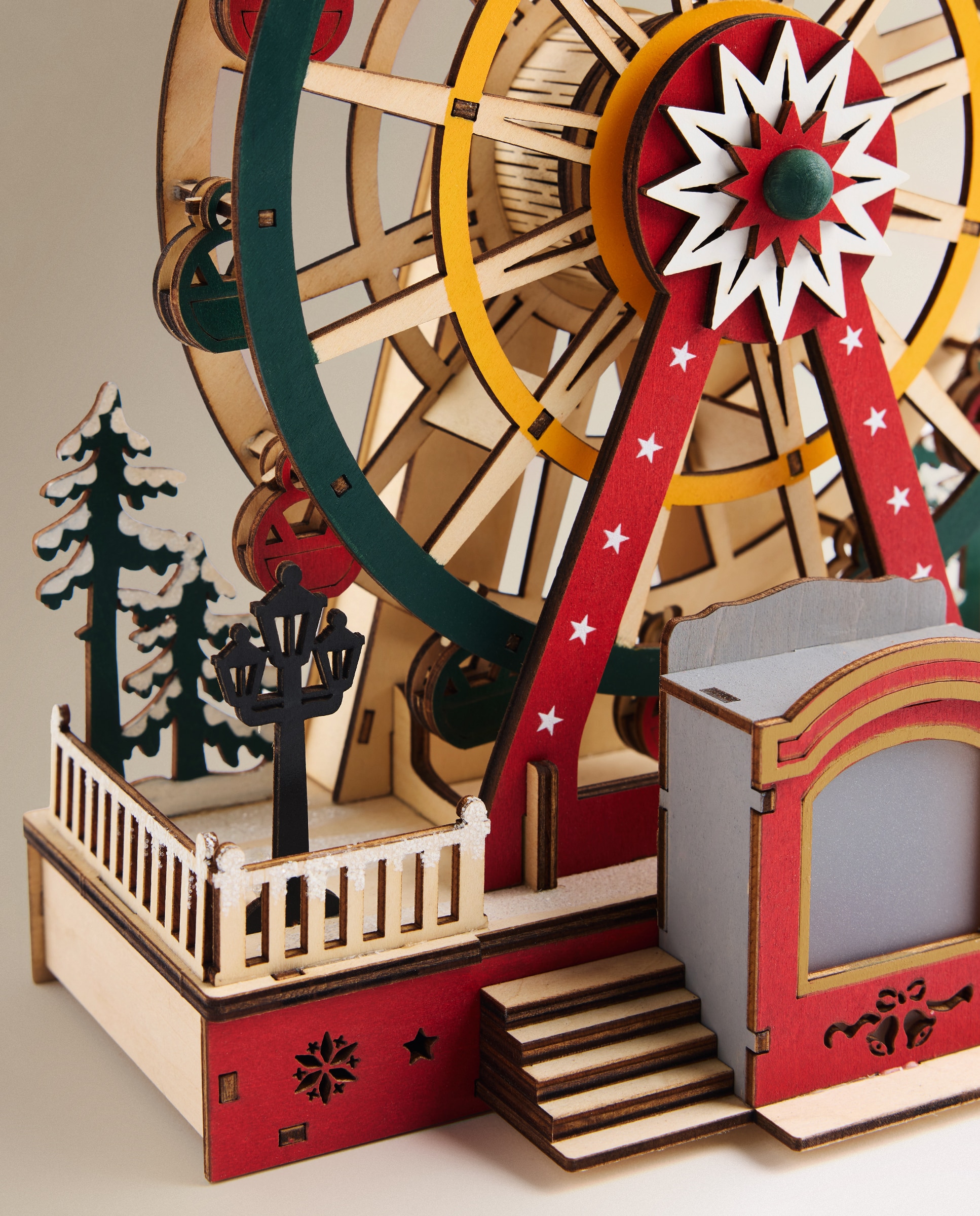 Figura de Madeira Roda Gigante com 7 Luzes LED Natal Vermelho-4