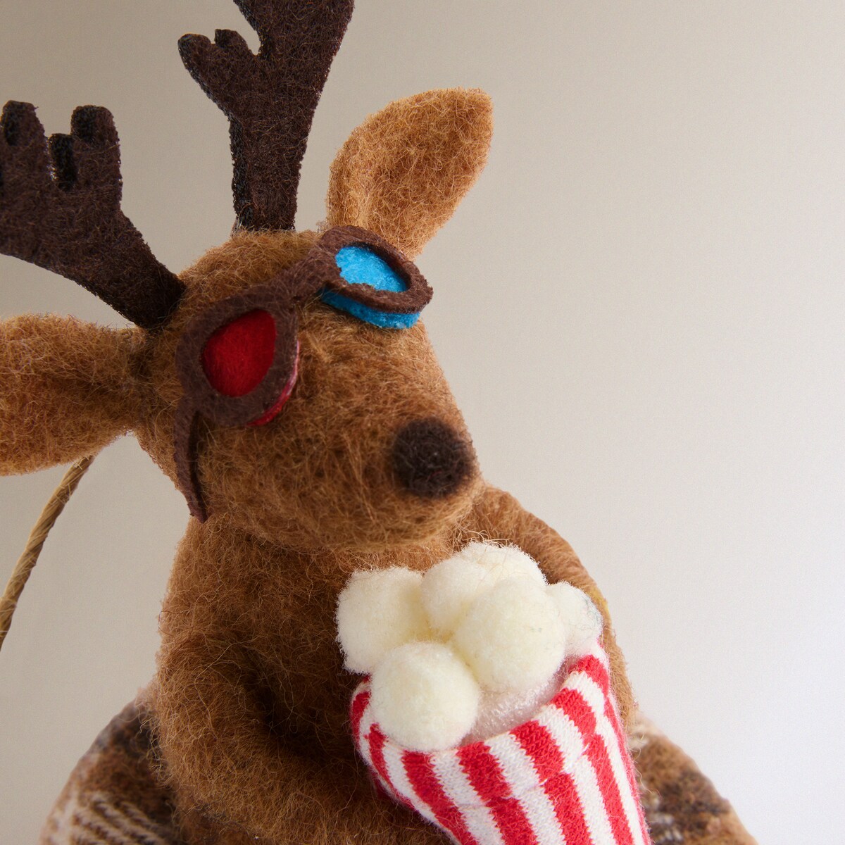 Enfeite de Feltro Rena com Pipocas Natal Multicolor-3