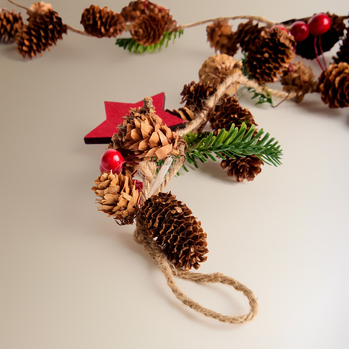 Guirnalda con luz Piña pino Berry Navidad El Corte Inglés Blanco-3