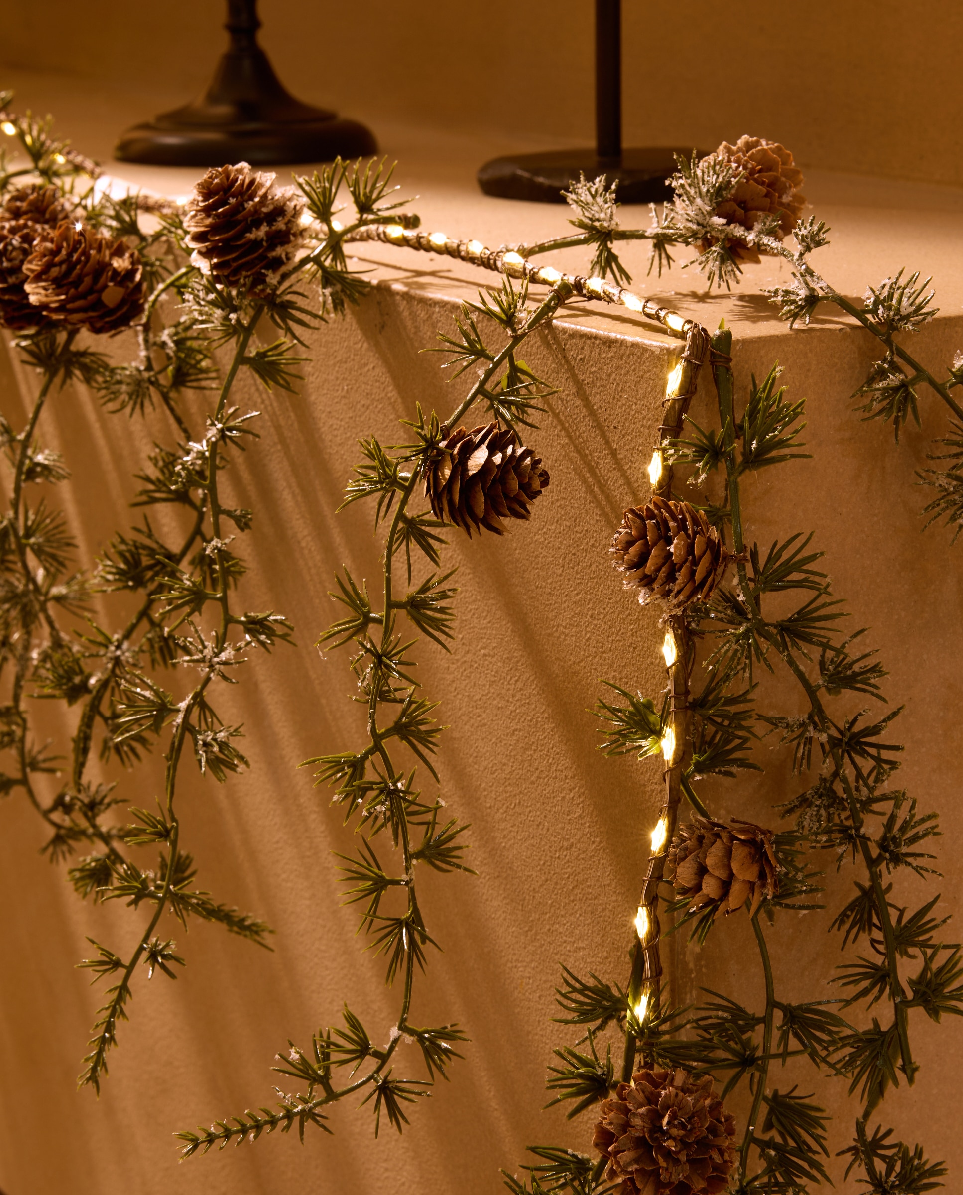 Imagen 0 de Guirnalda decorativa Rama piñas con 100 luces LED Navidad Verde