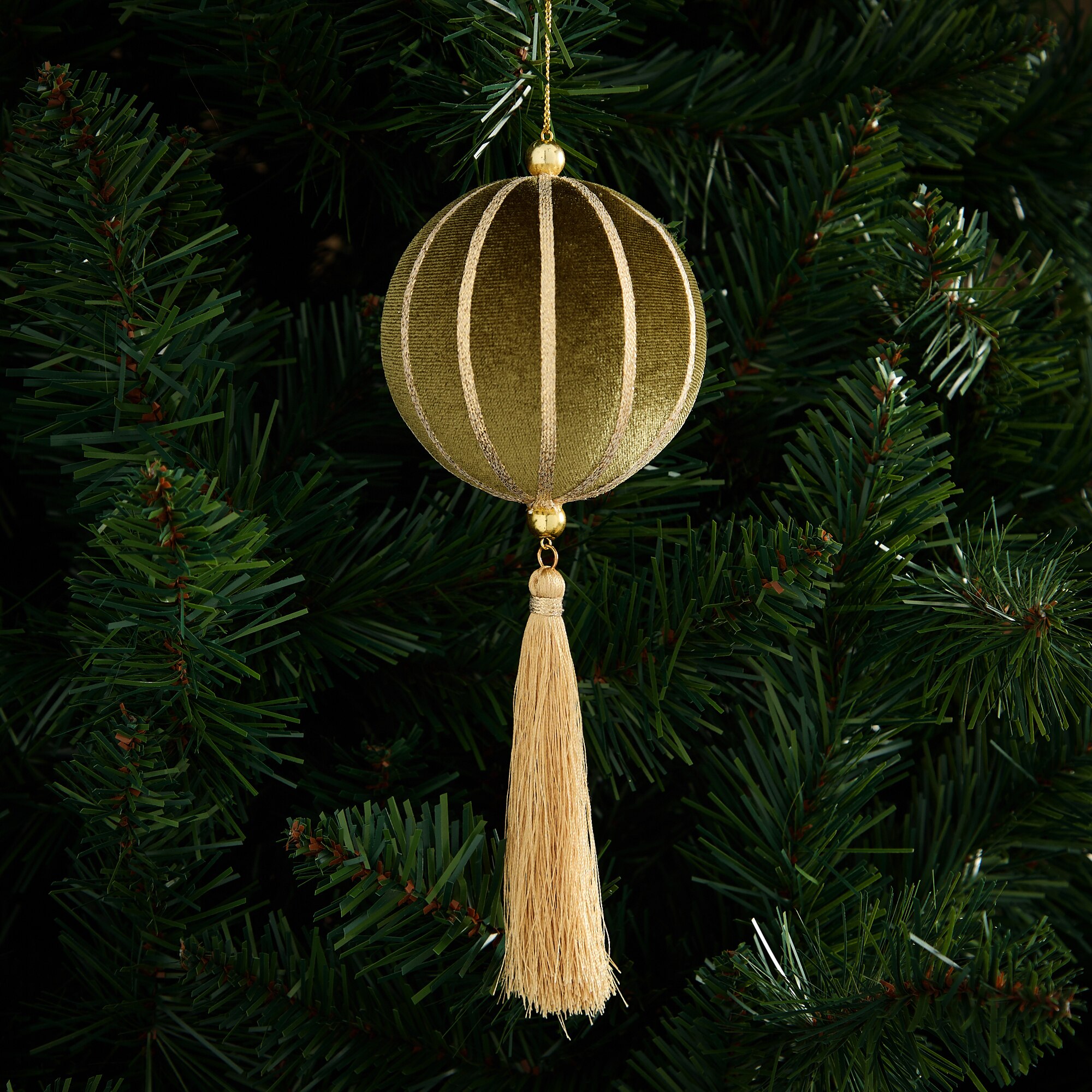 Imagem 0 de Bola de Tecido com Fio Metalizado e Borla Natal